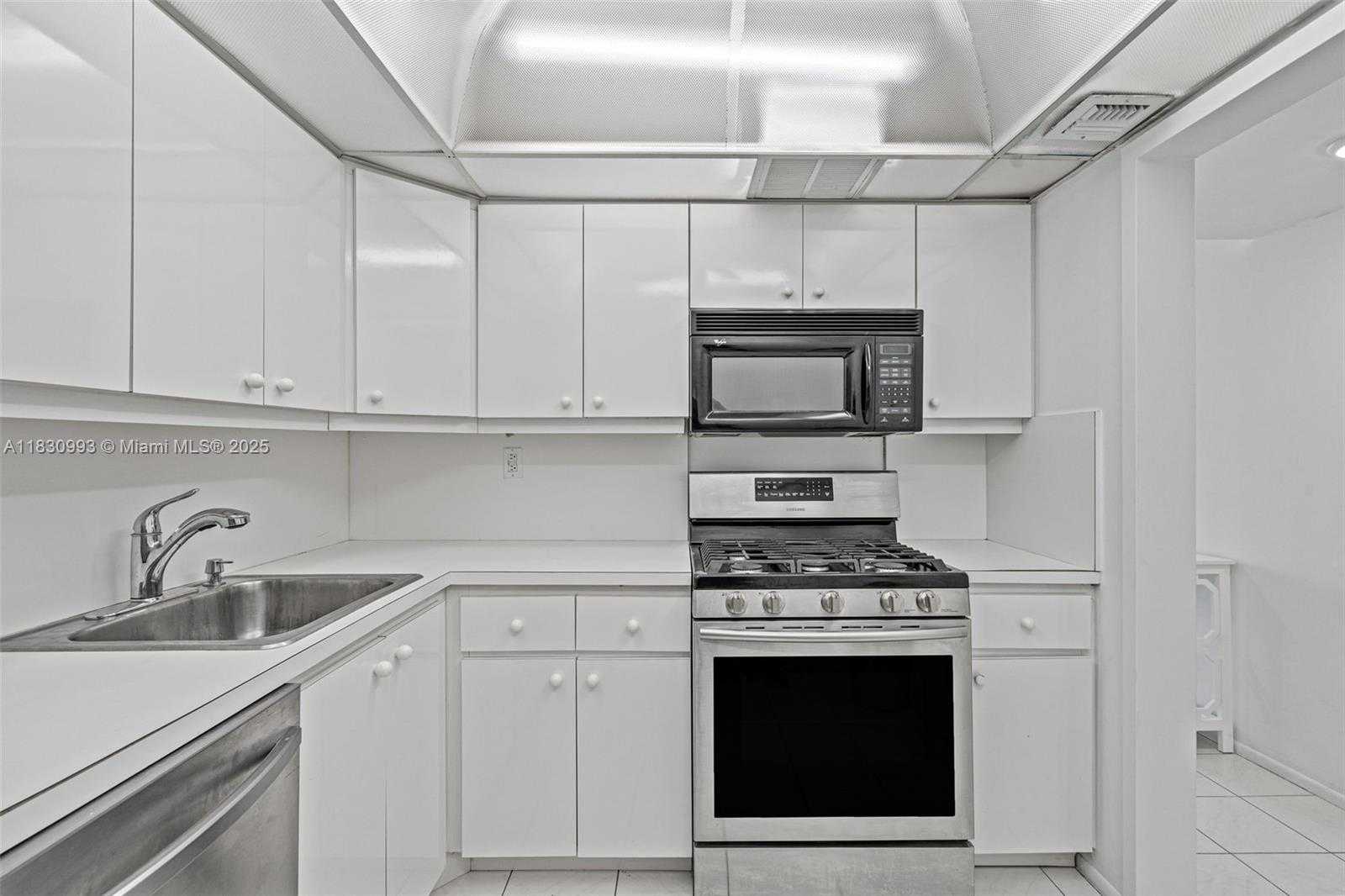 Small Image of 2030 SOUTH OCEAN DR #216, Hallandale Beach Number 19