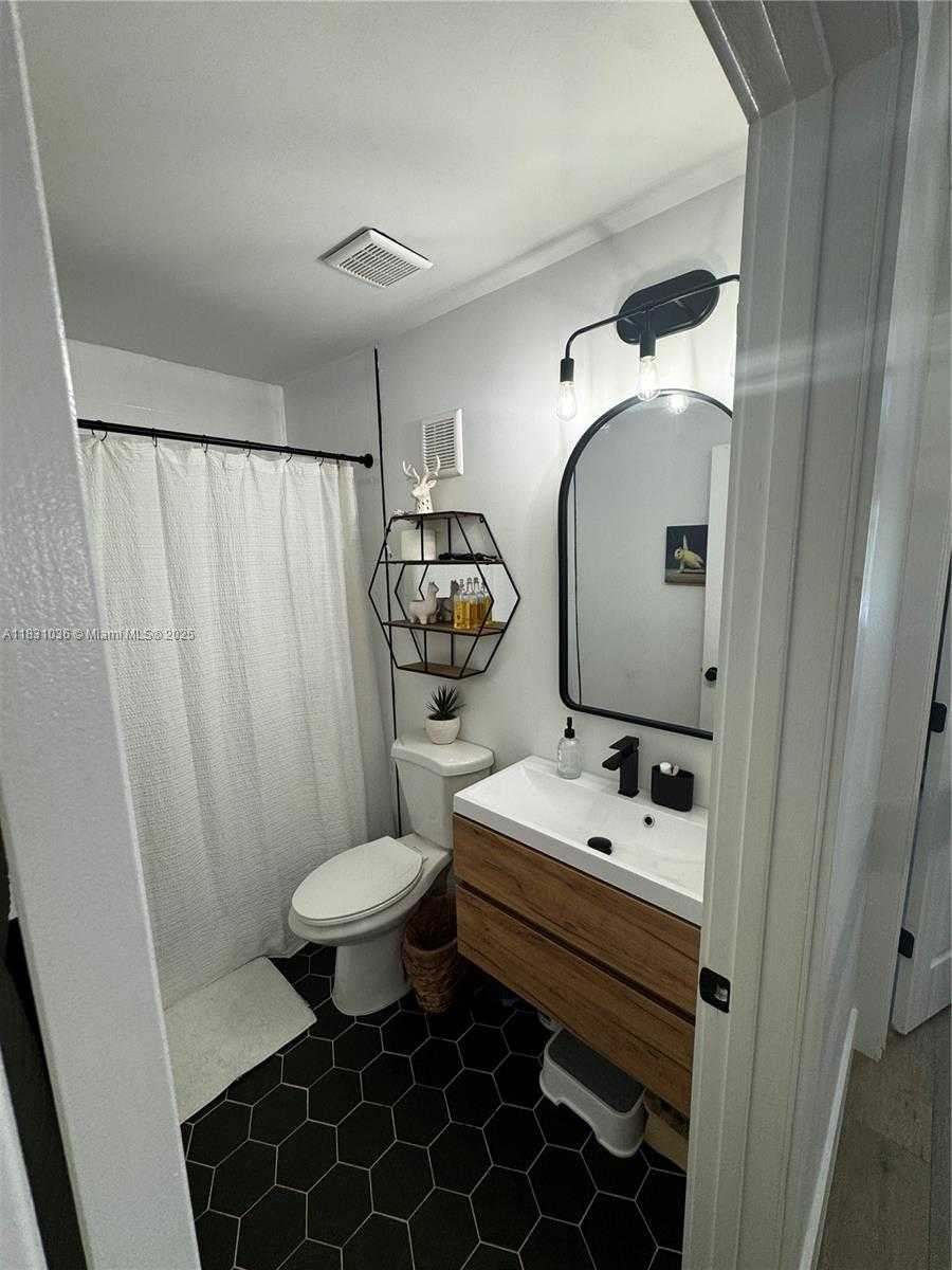 Small Image of 521 NORTH WEST 208TH CIR, Pembroke Pines Number 13