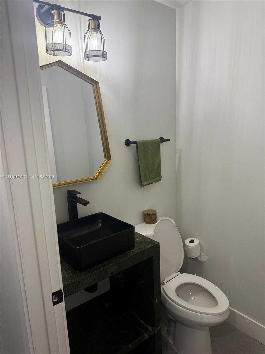 Small Image of 521 NORTH WEST 208TH CIR, Pembroke Pines Number 27