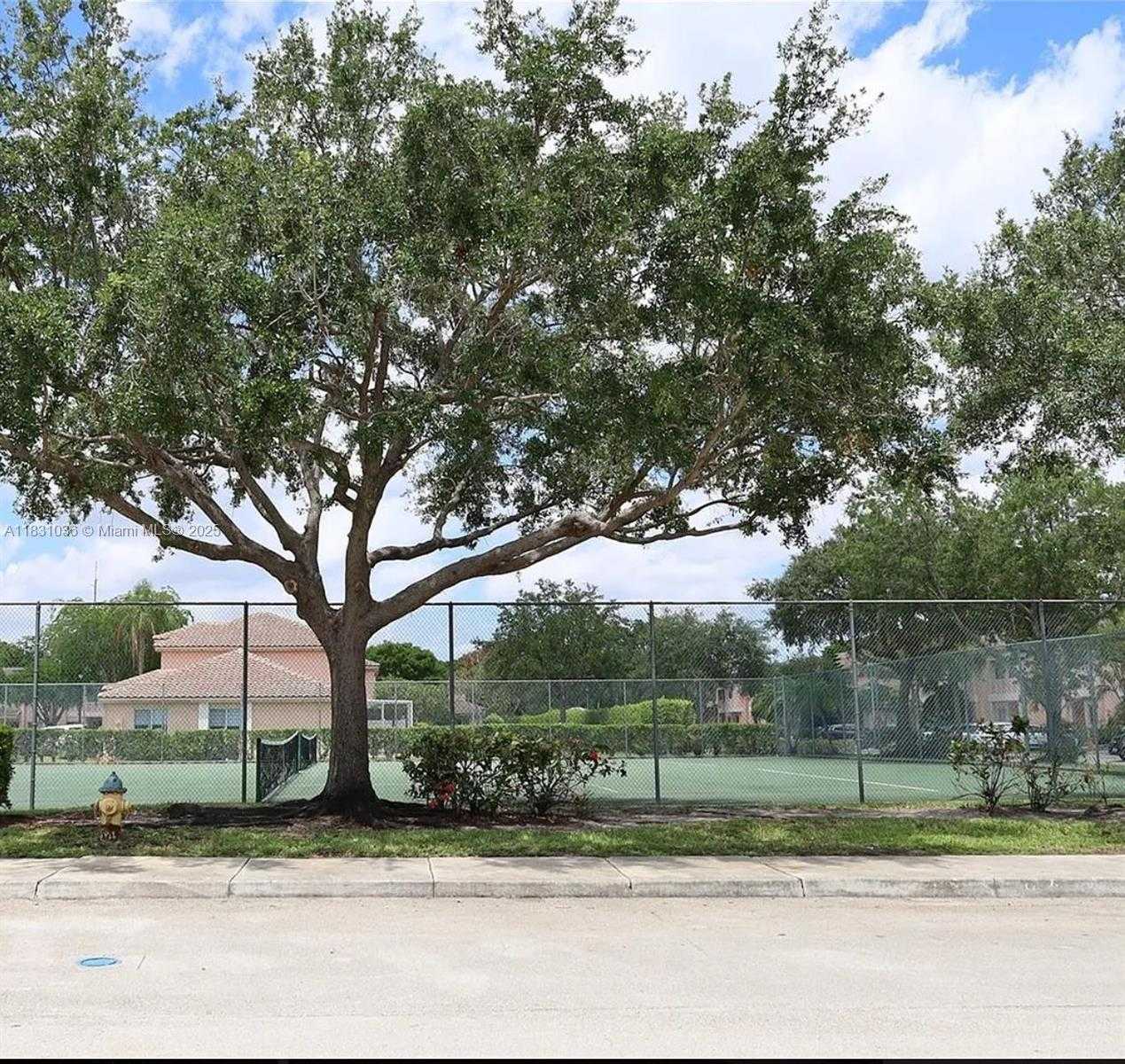 Small Image of 521 NORTH WEST 208TH CIR, Pembroke Pines Number 3