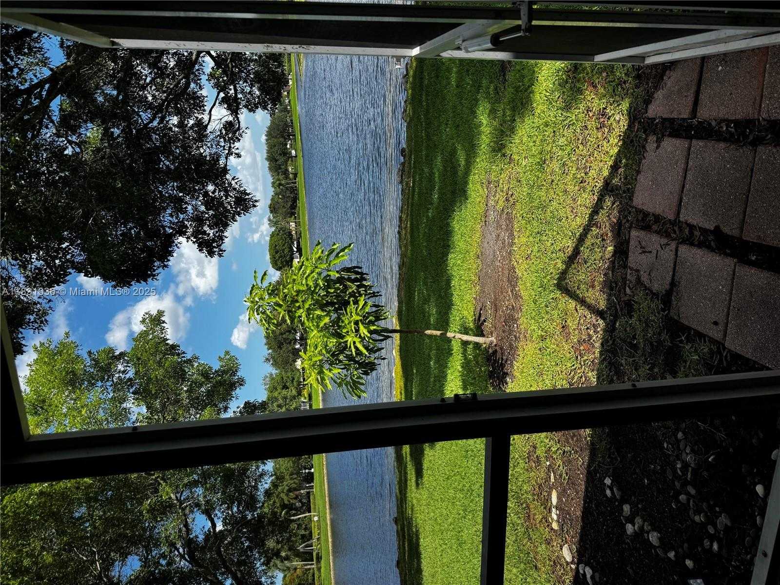 Small Image of 521 NORTH WEST 208TH CIR, Pembroke Pines Number 32