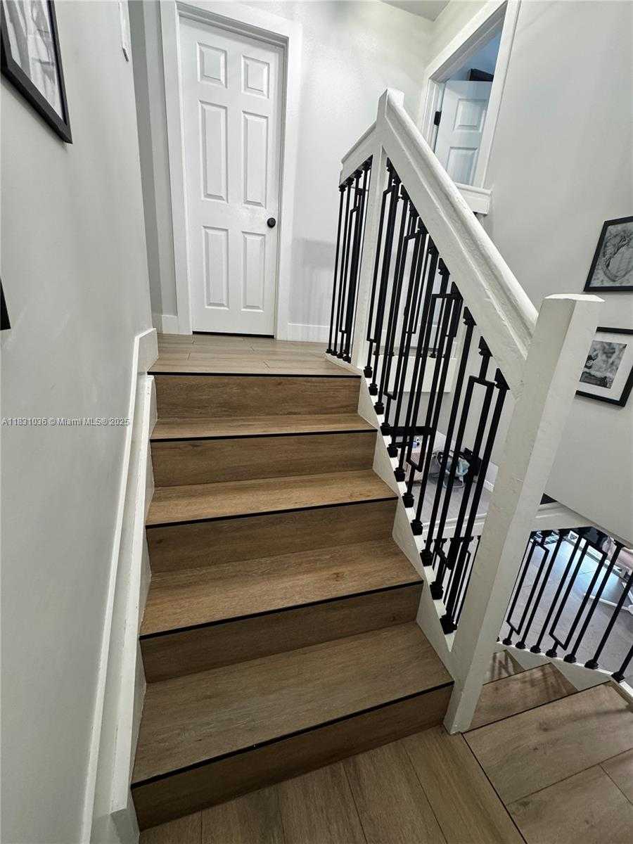Small Image of 521 NORTH WEST 208TH CIR, Pembroke Pines Number 7