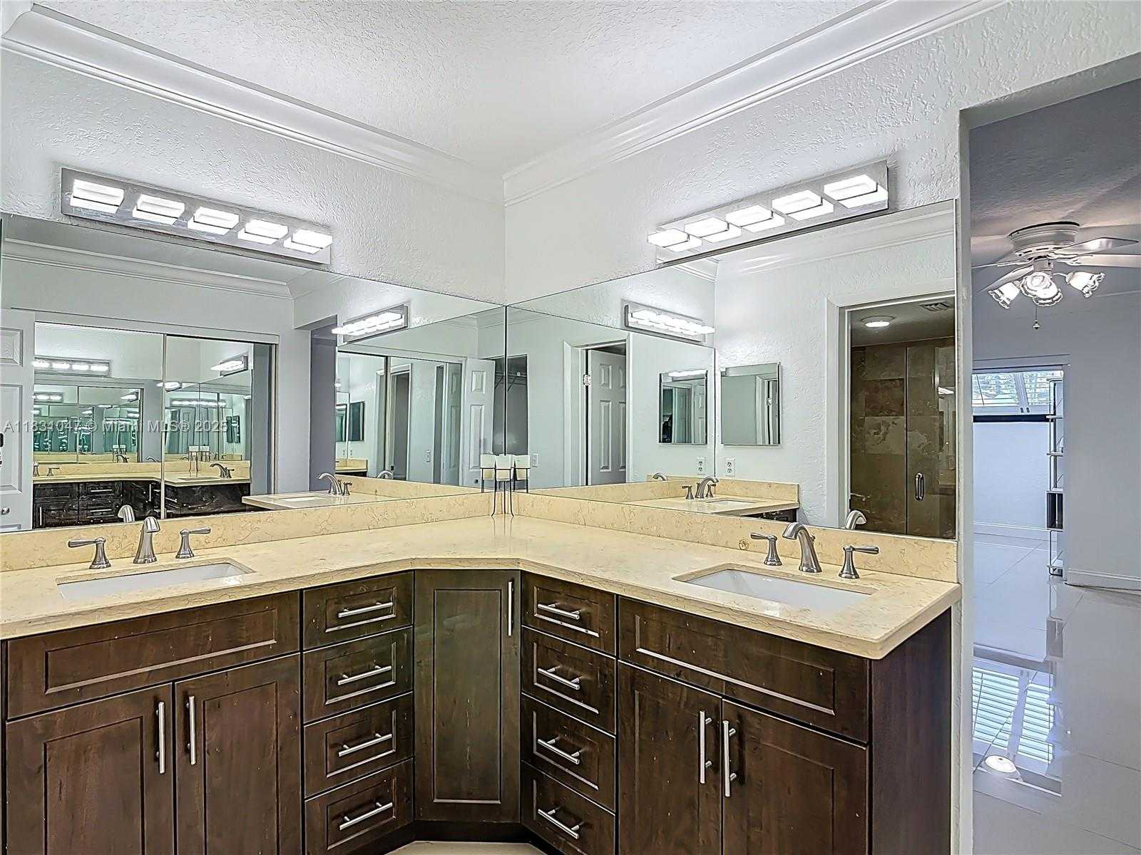 Small Image of 3552 MAGELLAN CIR #122, Aventura Number 44