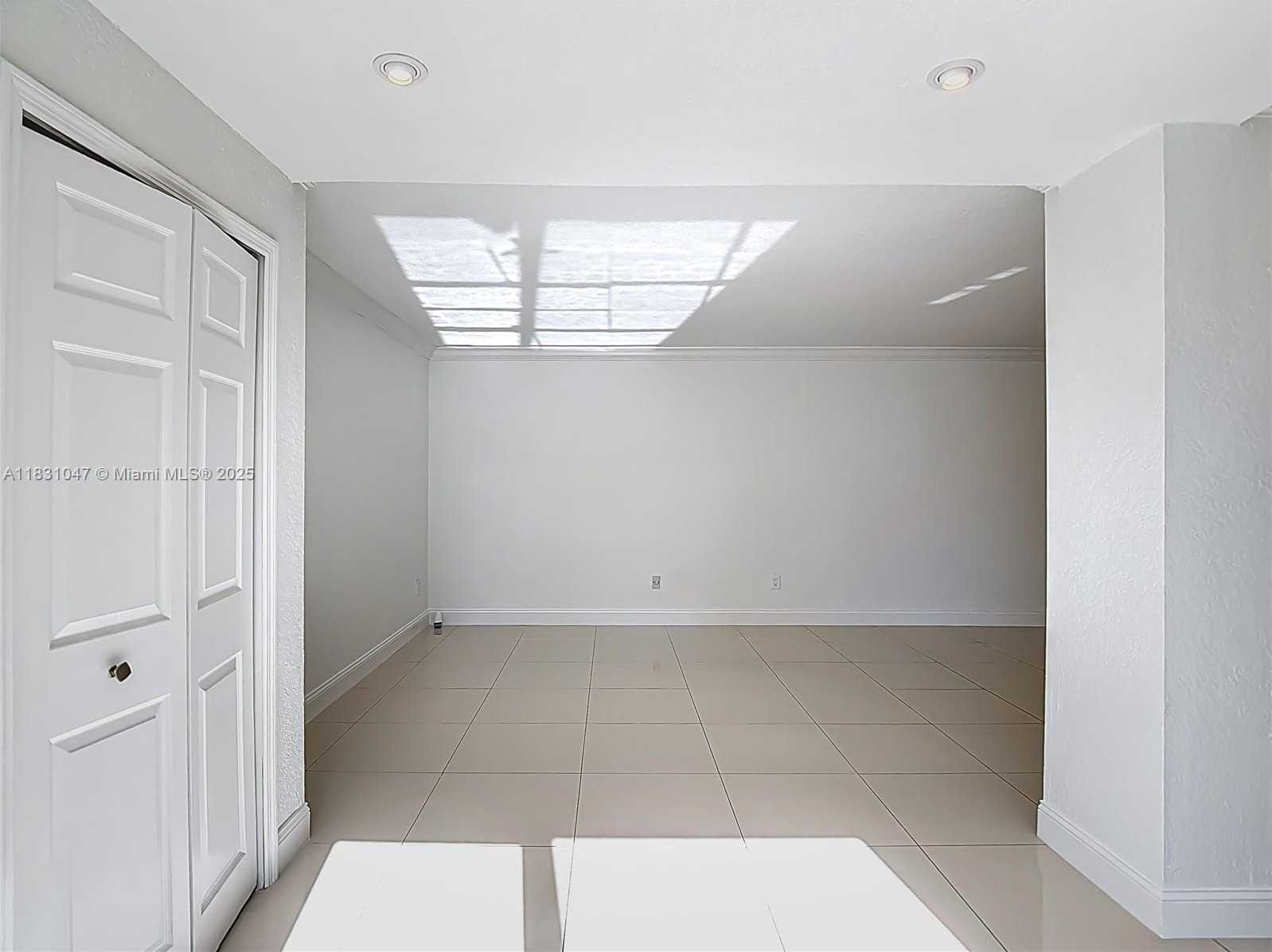 Small Image of 3552 MAGELLAN CIR #122, Aventura Number 73