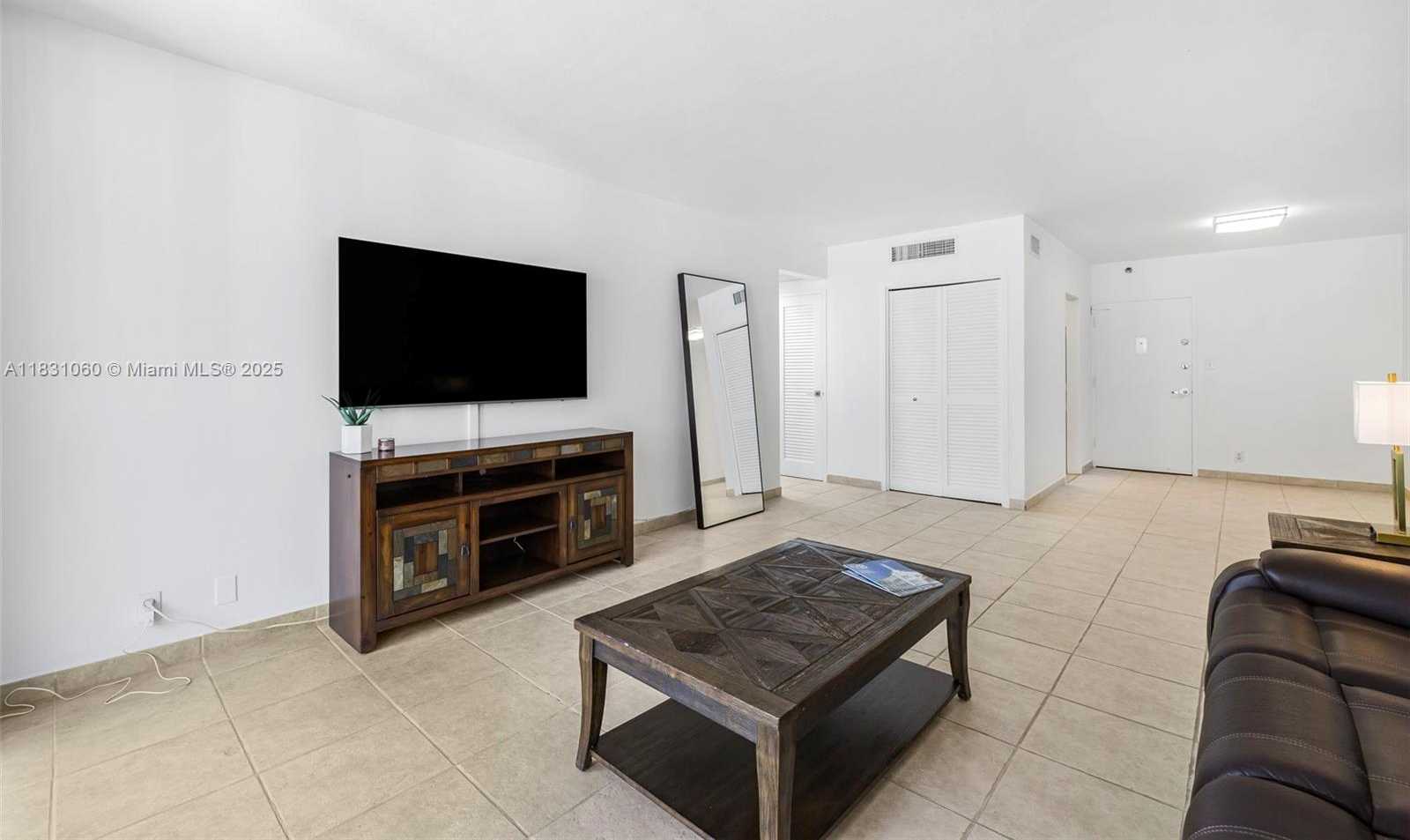 Small Image of 1200 WEST AVE #1419, Miami Beach Number 11
