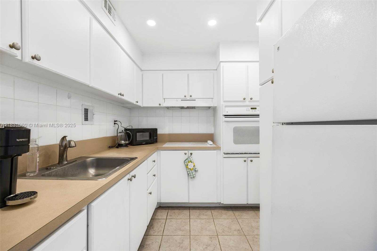 Small Image of 1200 WEST AVE #1419, Miami Beach Number 14