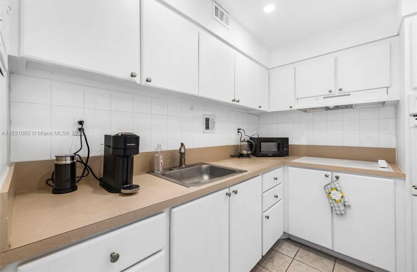 Small Image of 1200 WEST AVE #1419, Miami Beach Number 15