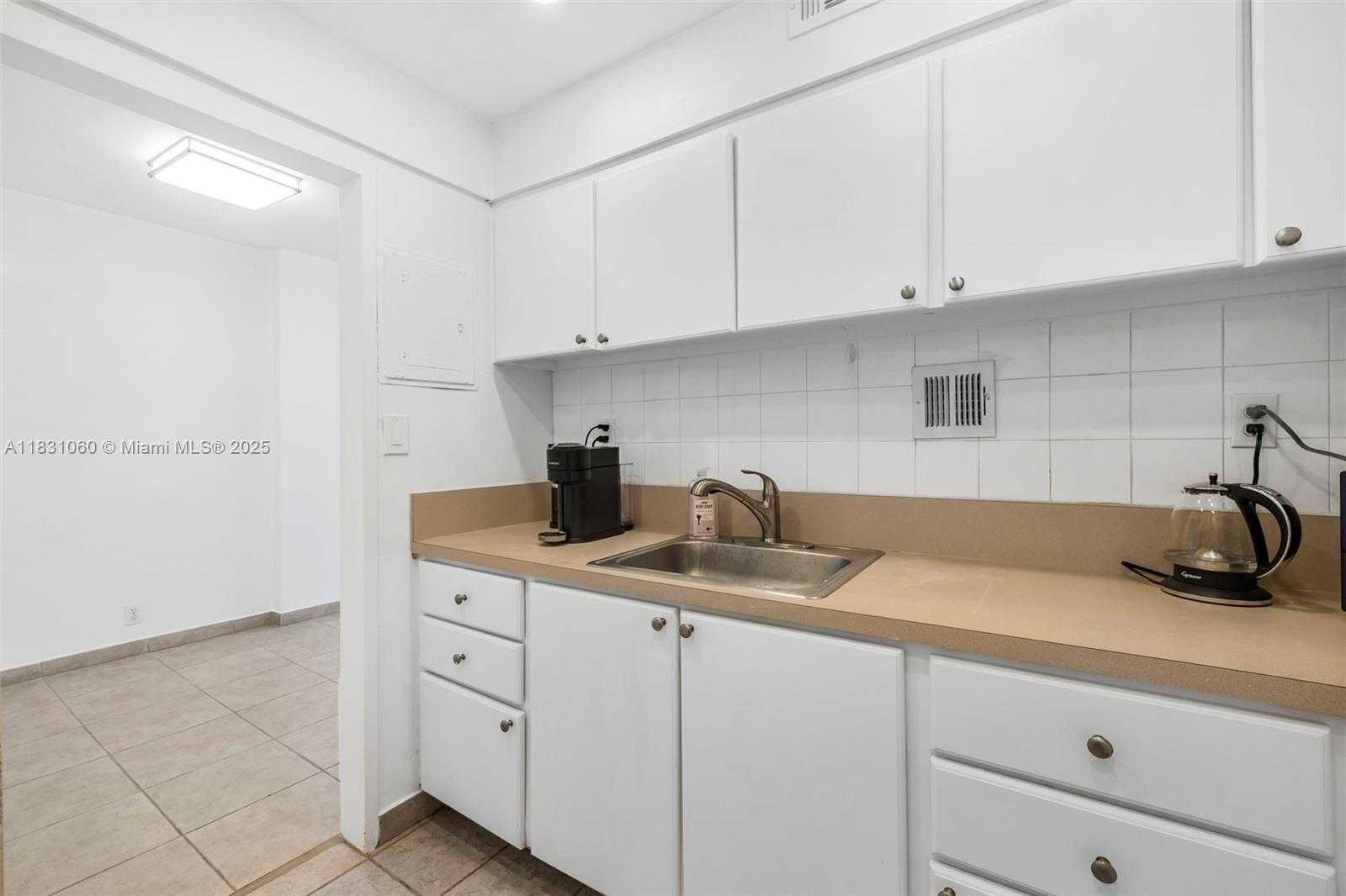 Small Image of 1200 WEST AVE #1419, Miami Beach Number 16