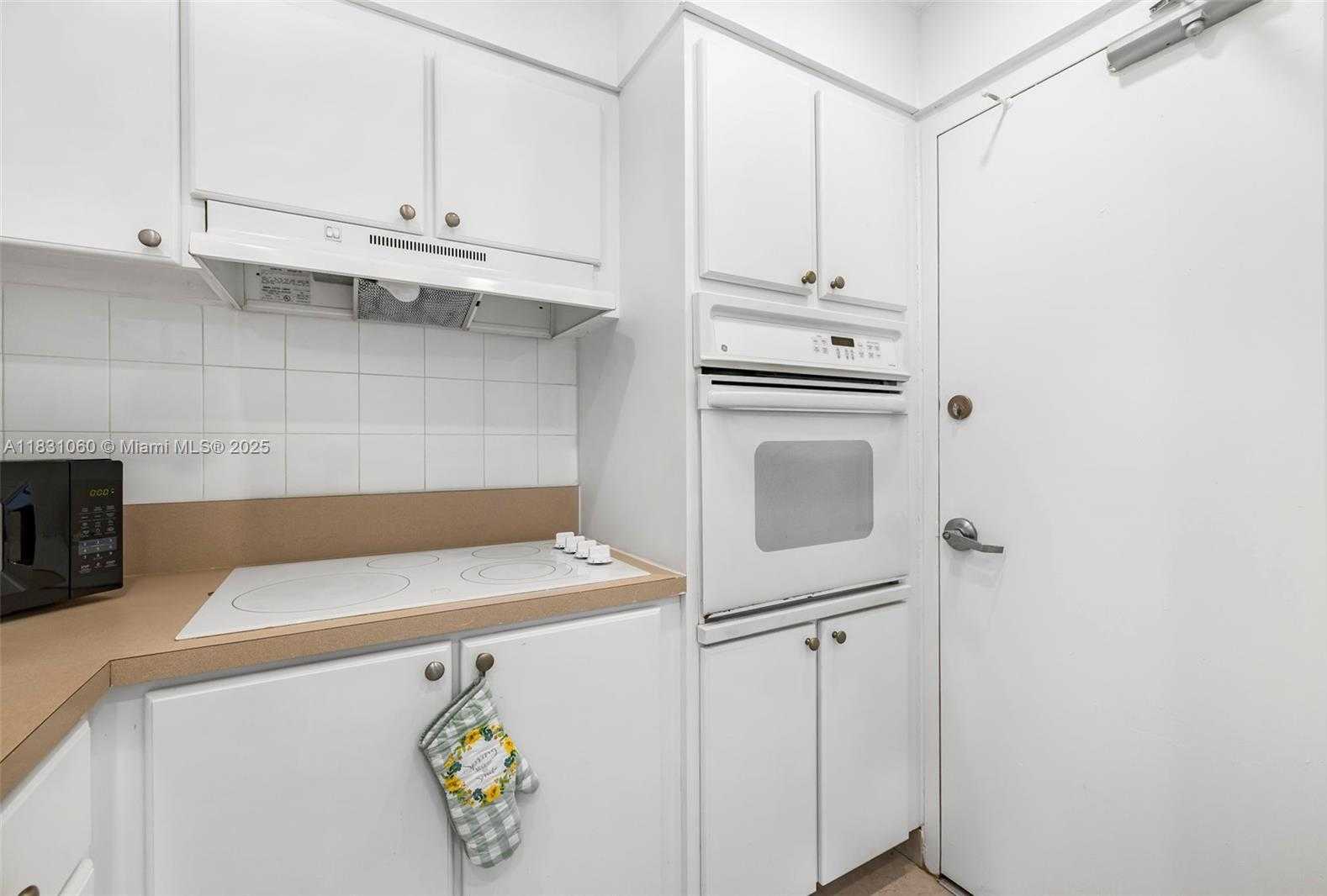Small Image of 1200 WEST AVE #1419, Miami Beach Number 17