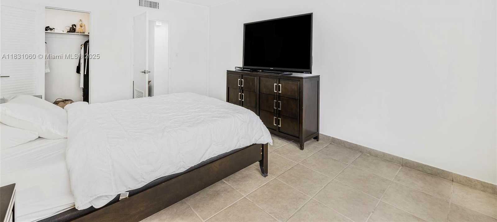 Small Image of 1200 WEST AVE #1419, Miami Beach Number 21