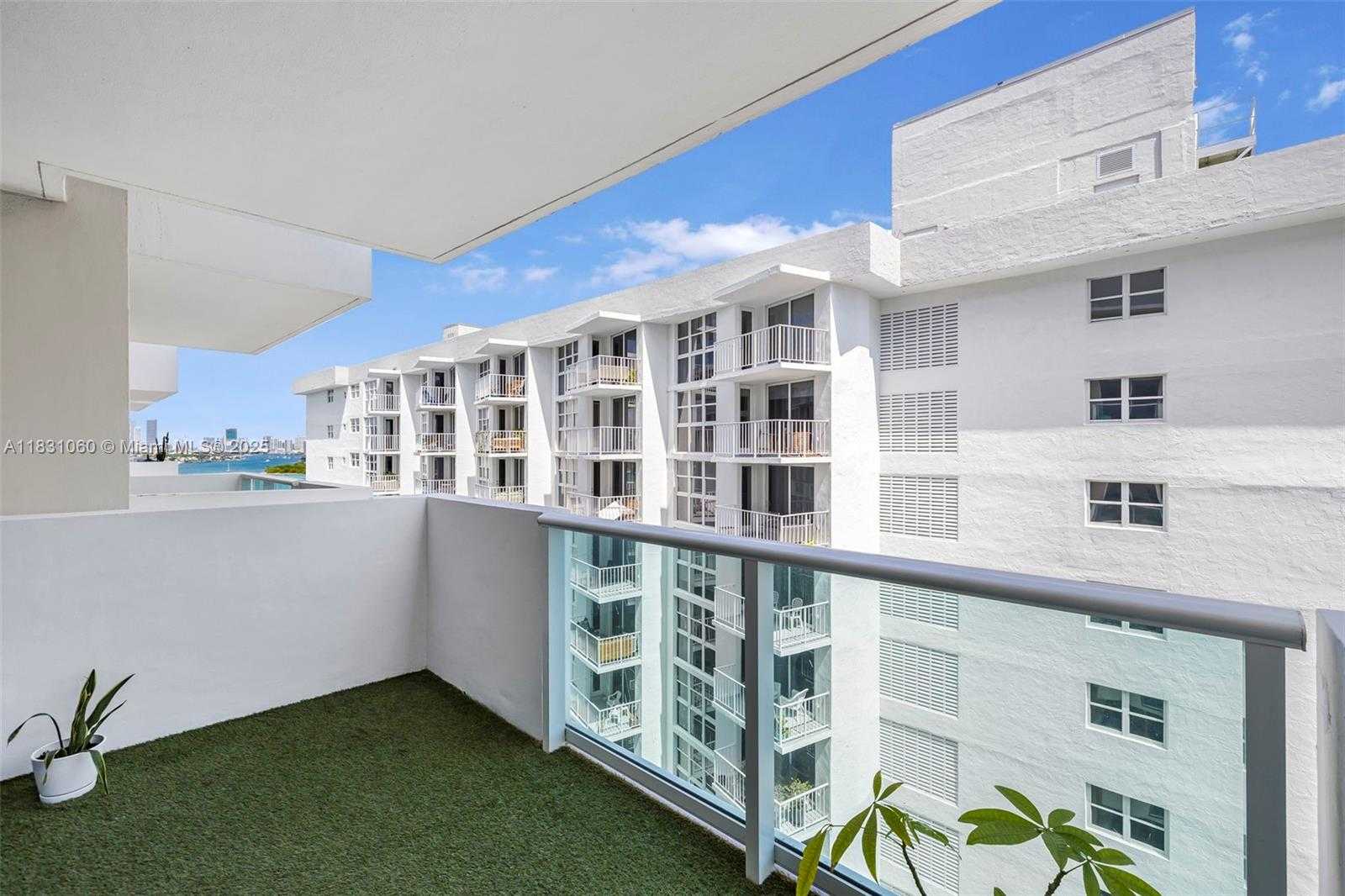 Small Image of 1200 WEST AVE #1419, Miami Beach Number 3