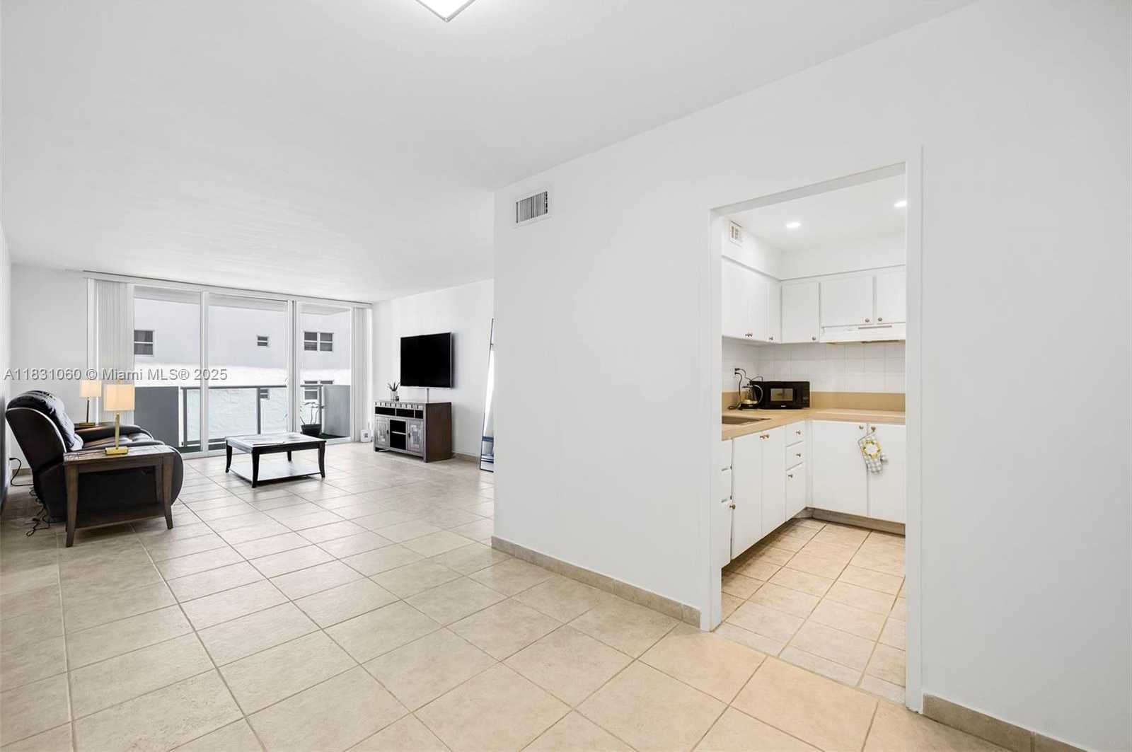 Small Image of 1200 WEST AVE #1419, Miami Beach Number 4