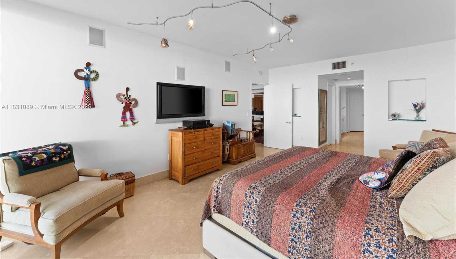 Small Image of 1331 BRICKELL BAY DR #2807, Miami Number 18