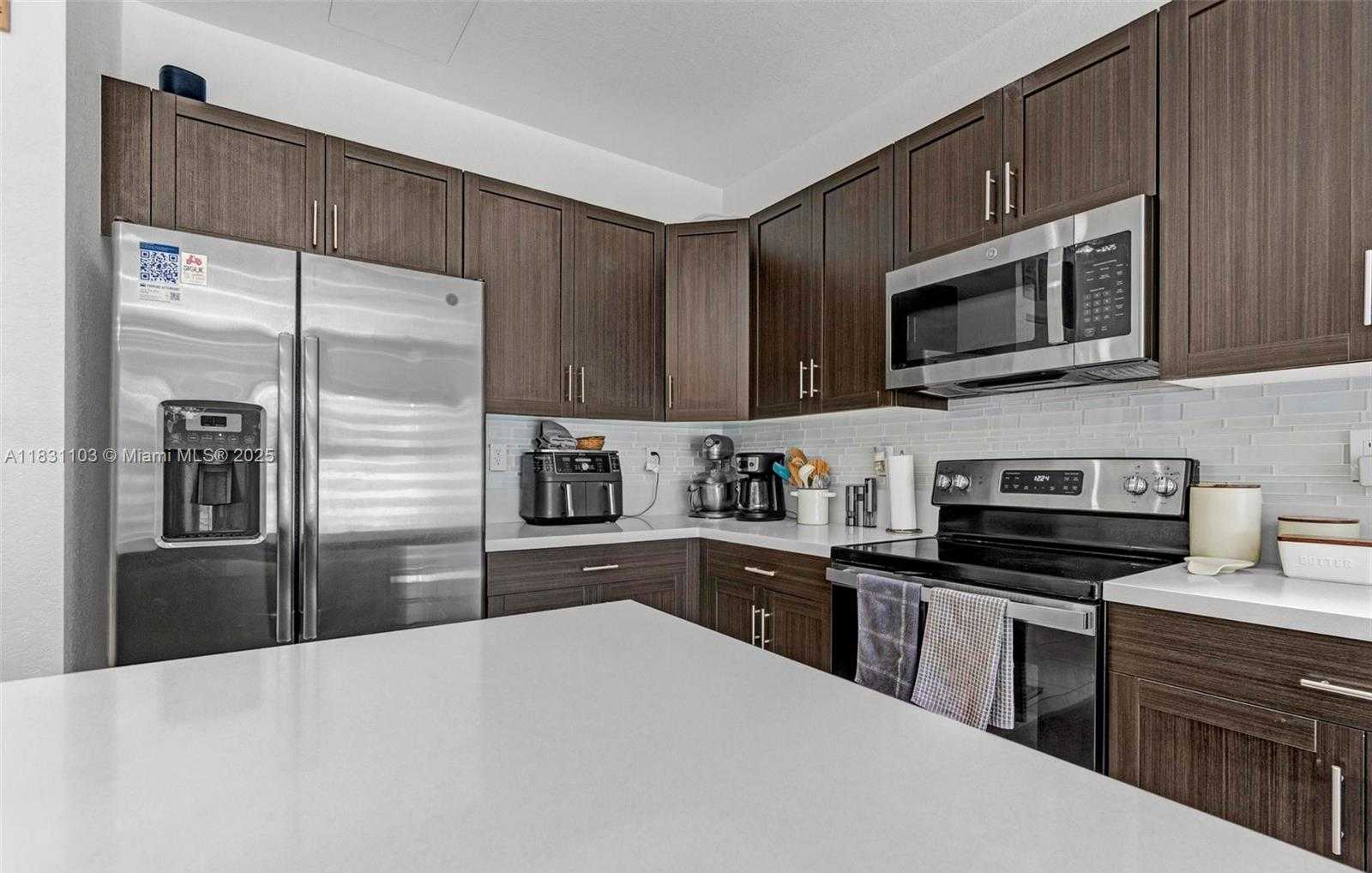 Small Image of 10021 WEST 32ND LN, Hialeah Number 10