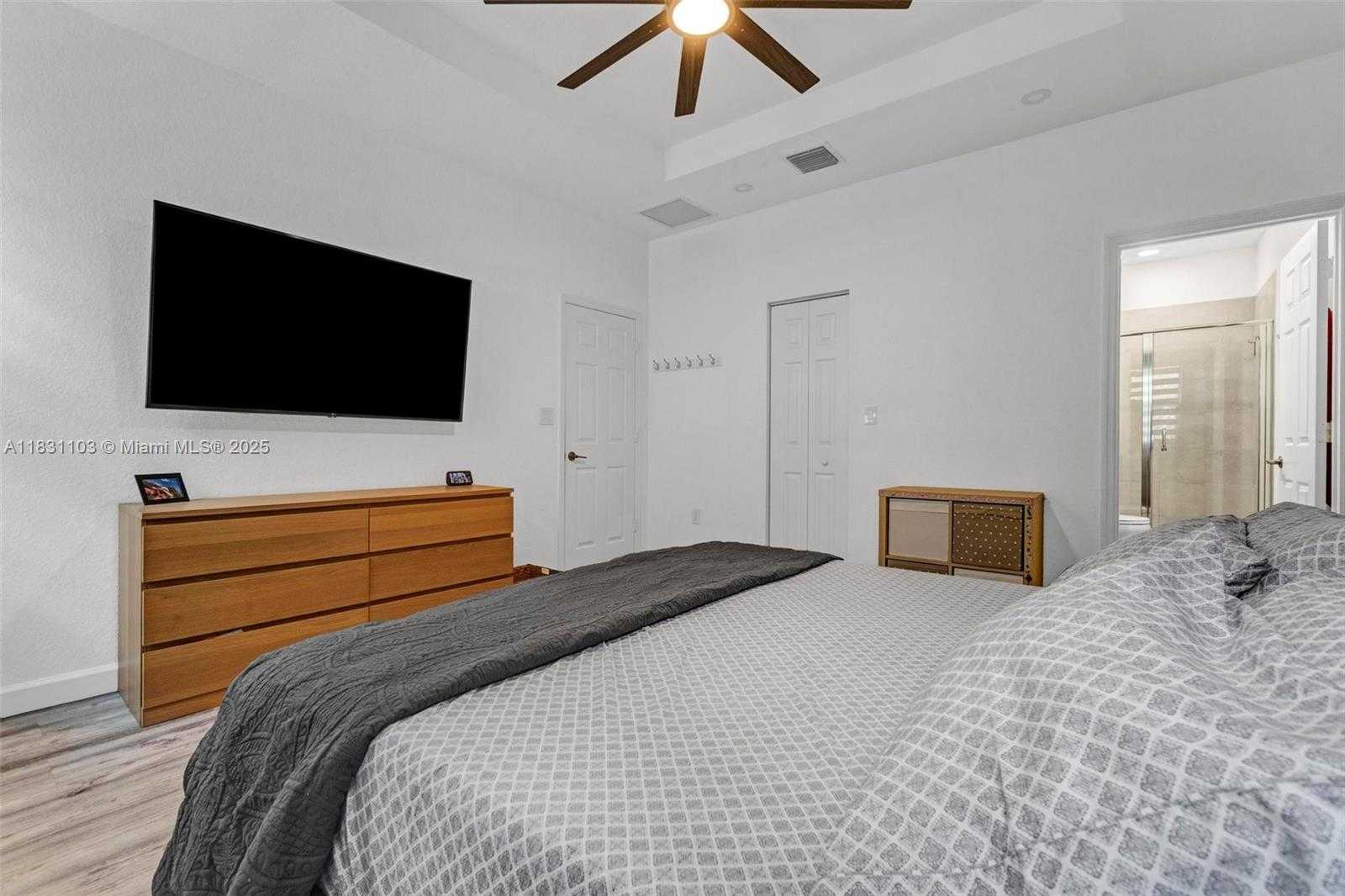 Small Image of 10021 WEST 32ND LN, Hialeah Number 11