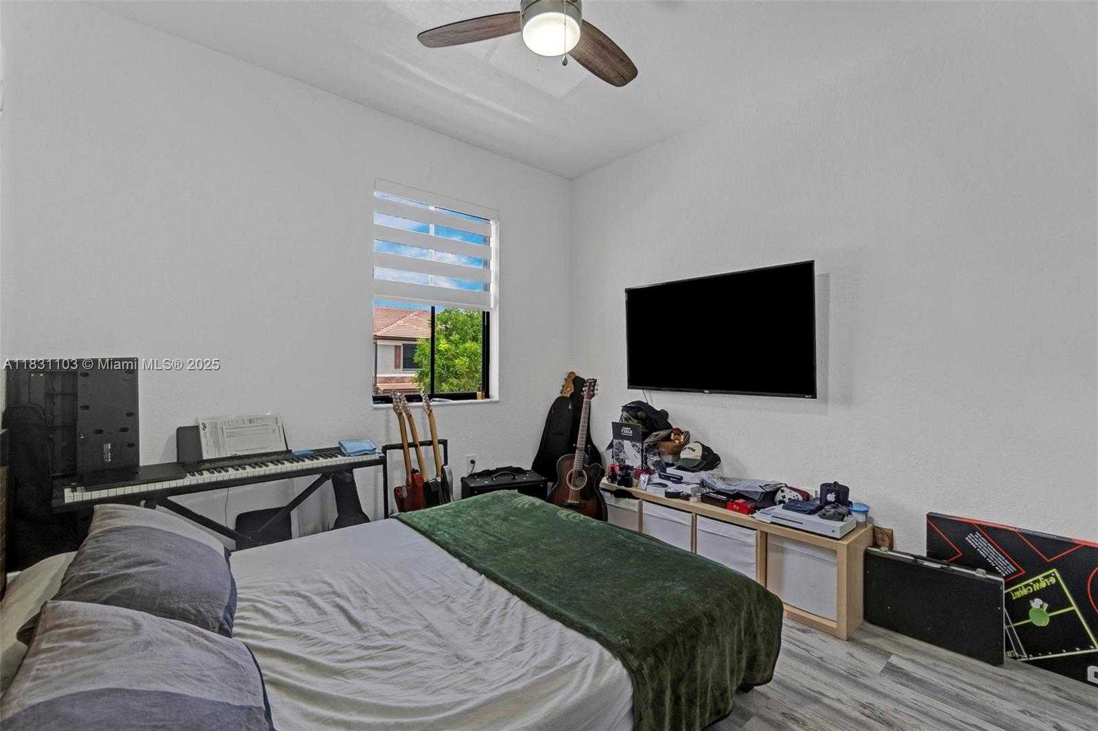 Small Image of 10021 WEST 32ND LN, Hialeah Number 18