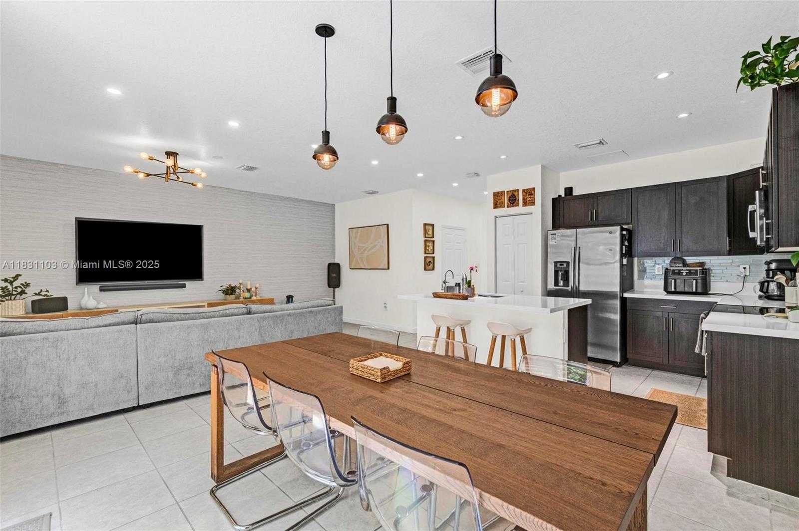 Small Image of 10021 WEST 32ND LN, Hialeah Number 25