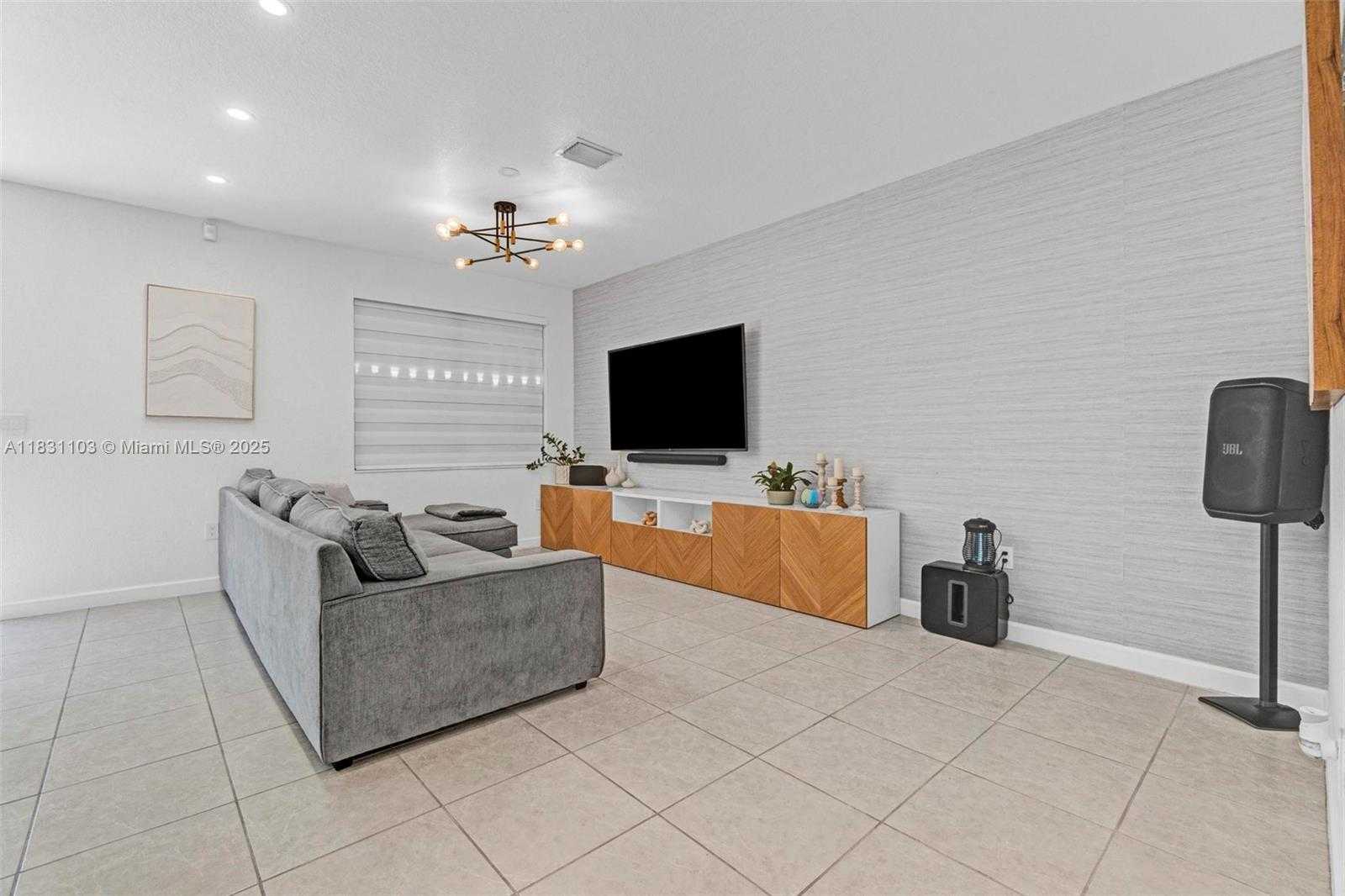 Small Image of 10021 WEST 32ND LN, Hialeah Number 27