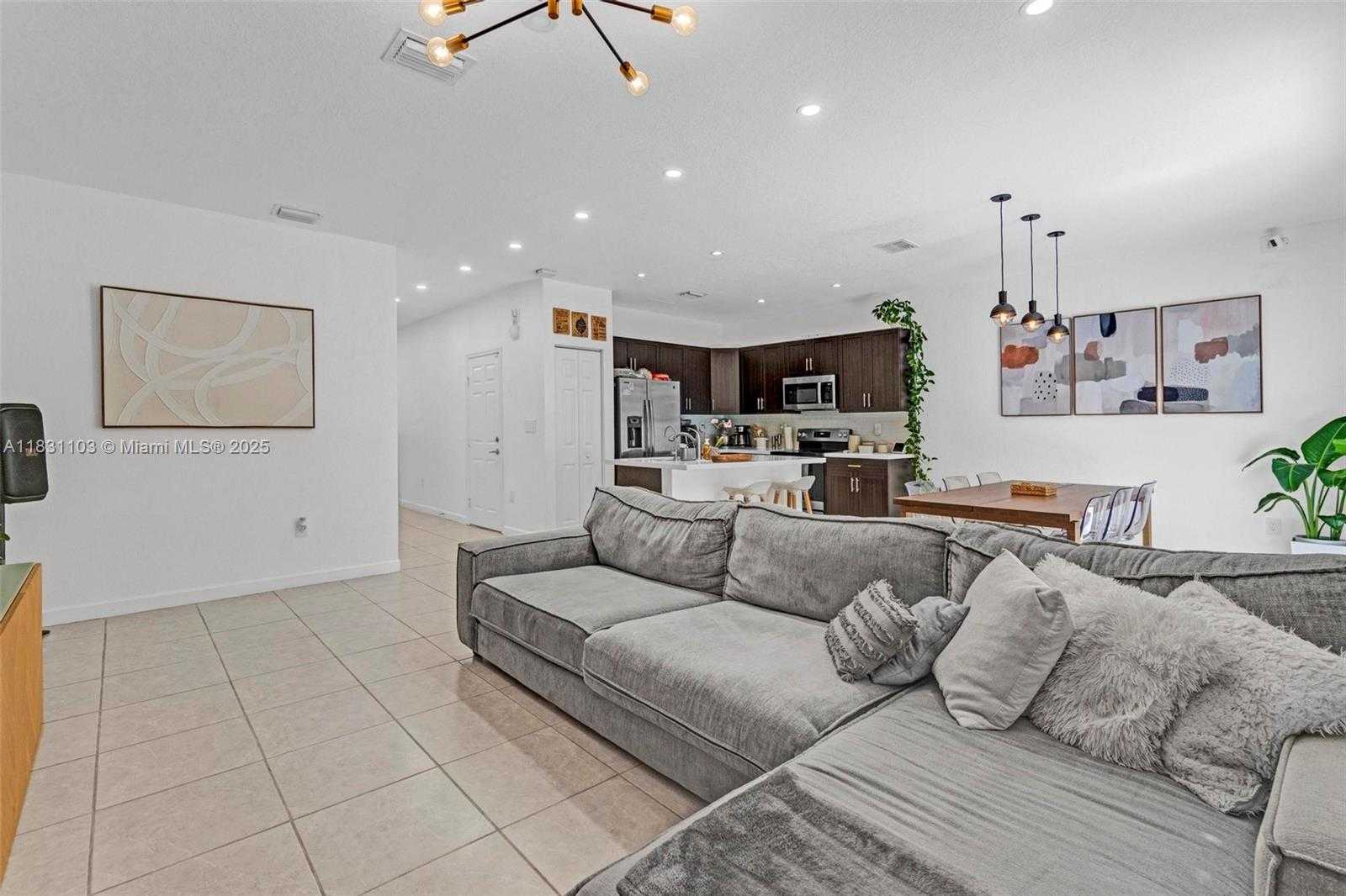Small Image of 10021 WEST 32ND LN, Hialeah Number 28