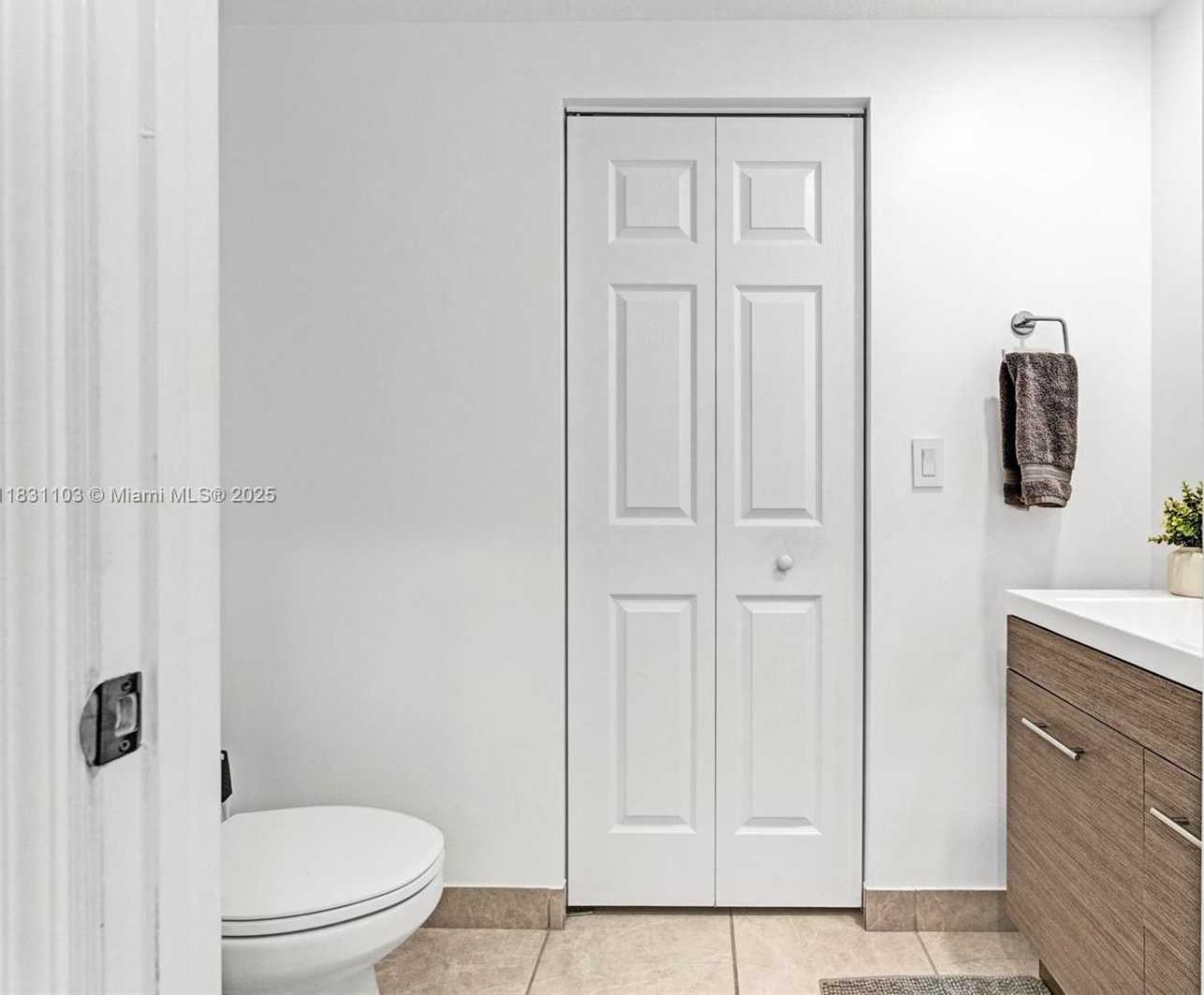 Small Image of 10021 WEST 32ND LN, Hialeah Number 29