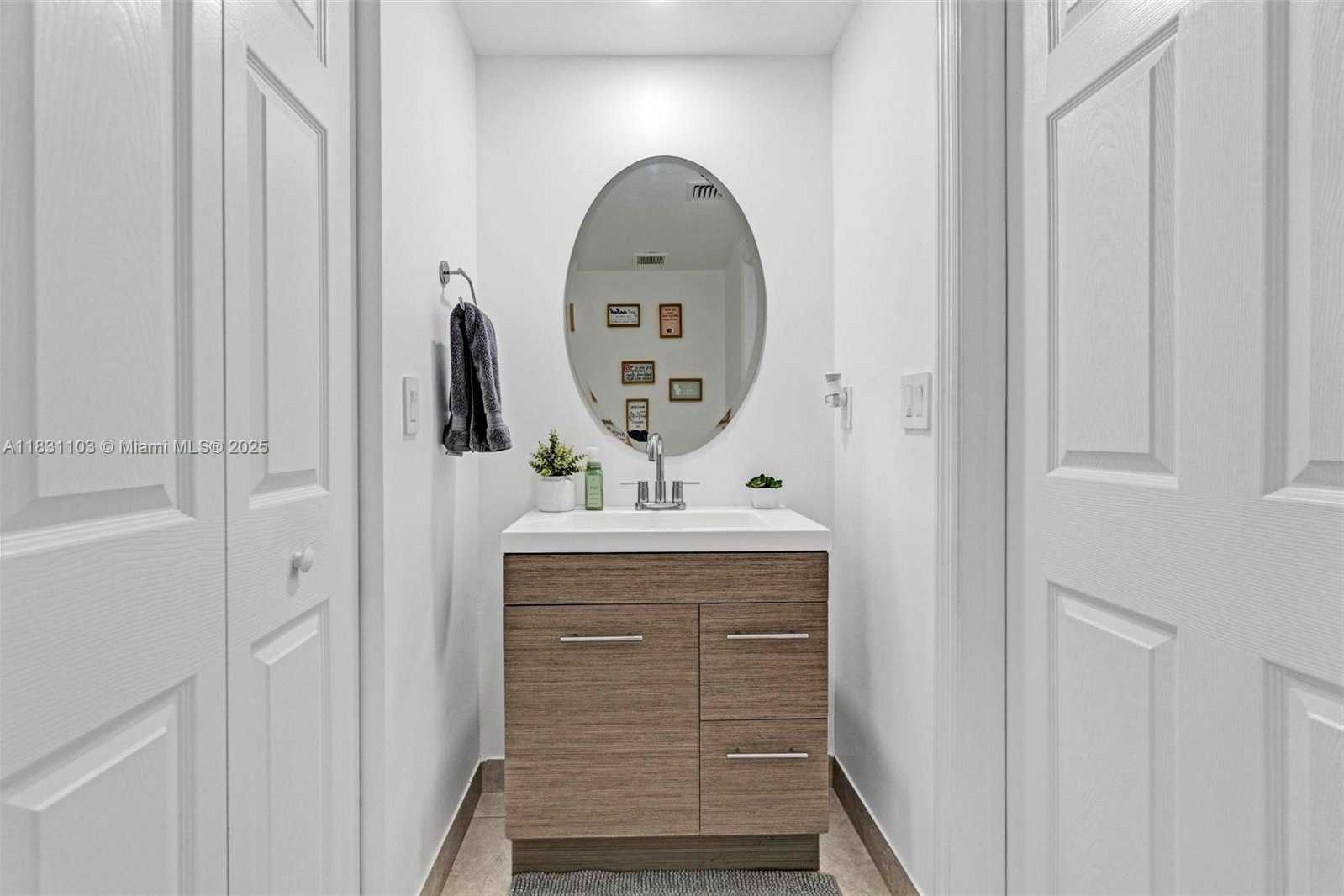 Small Image of 10021 WEST 32ND LN, Hialeah Number 30
