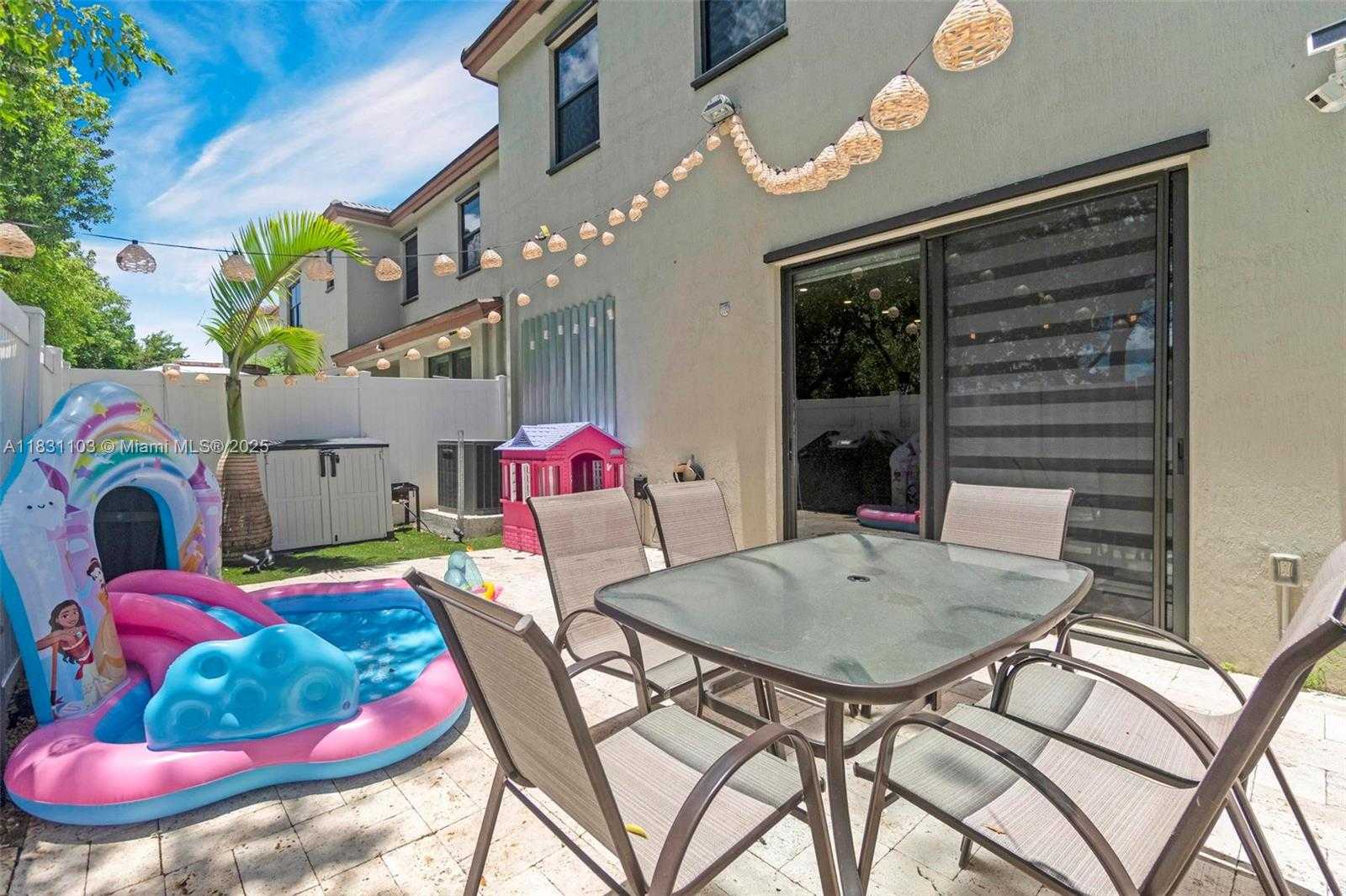 Small Image of 10021 WEST 32ND LN, Hialeah Number 33