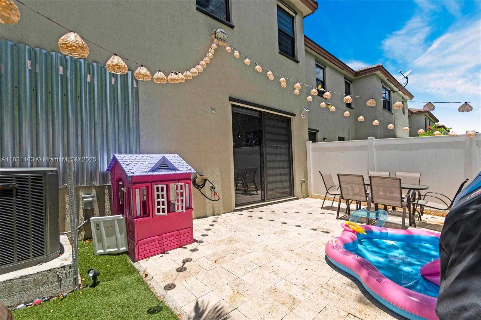 Small Image of 10021 WEST 32ND LN, Hialeah Number 34