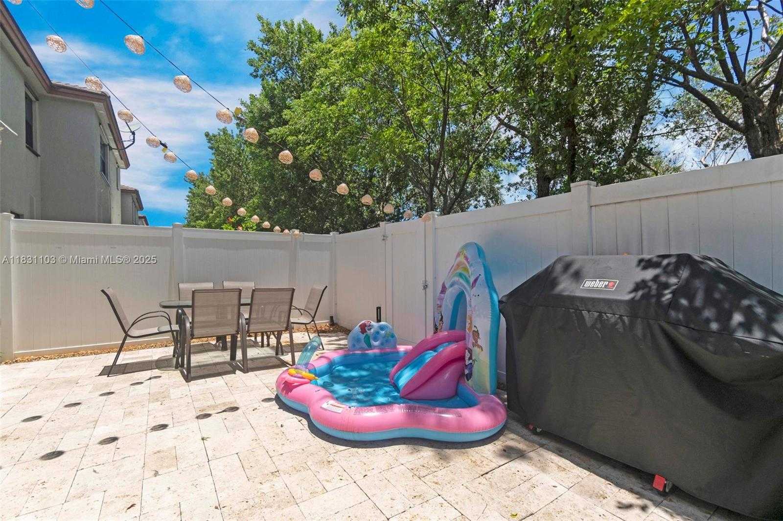 Small Image of 10021 WEST 32ND LN, Hialeah Number 35