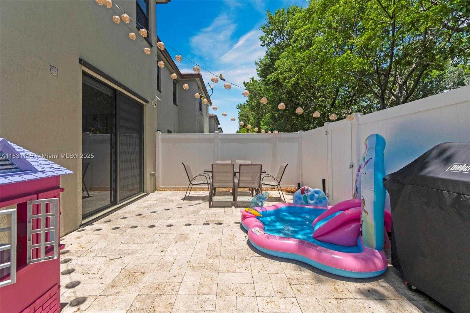 Small Image of 10021 WEST 32ND LN, Hialeah Number 36