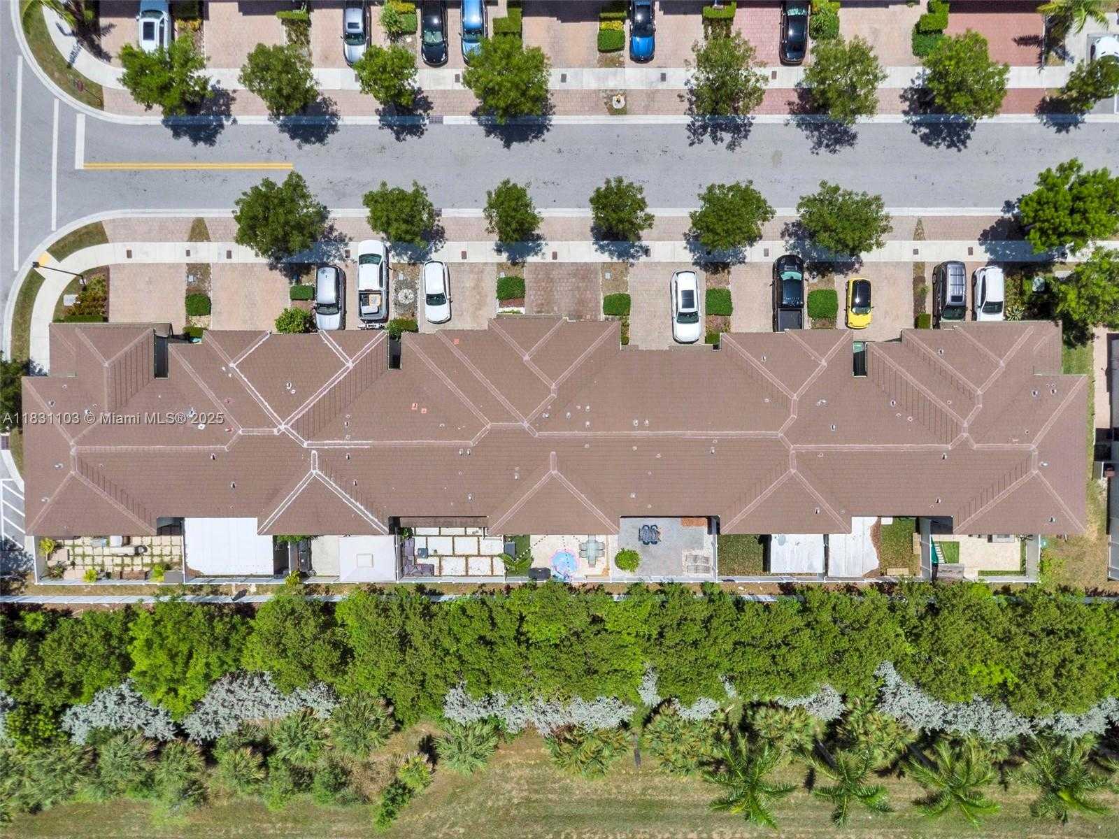 Small Image of 10021 WEST 32ND LN, Hialeah Number 39