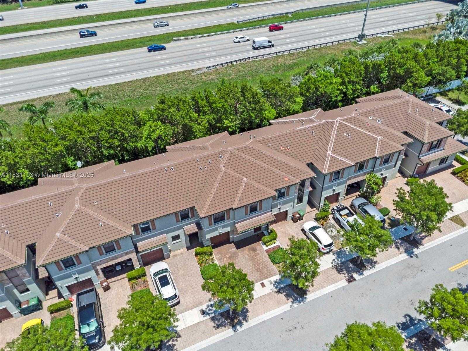 Small Image of 10021 WEST 32ND LN, Hialeah Number 40