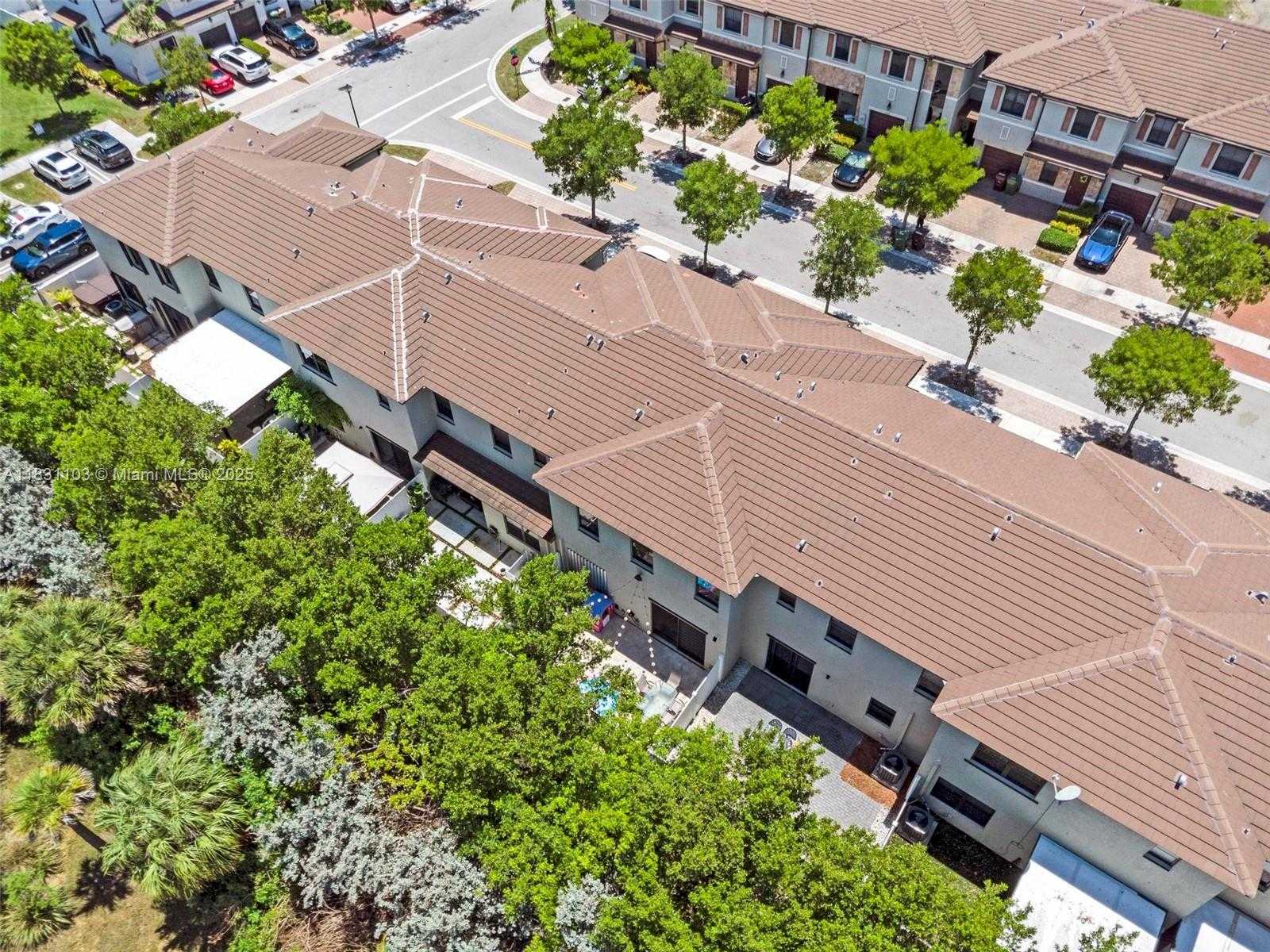 Small Image of 10021 WEST 32ND LN, Hialeah Number 42