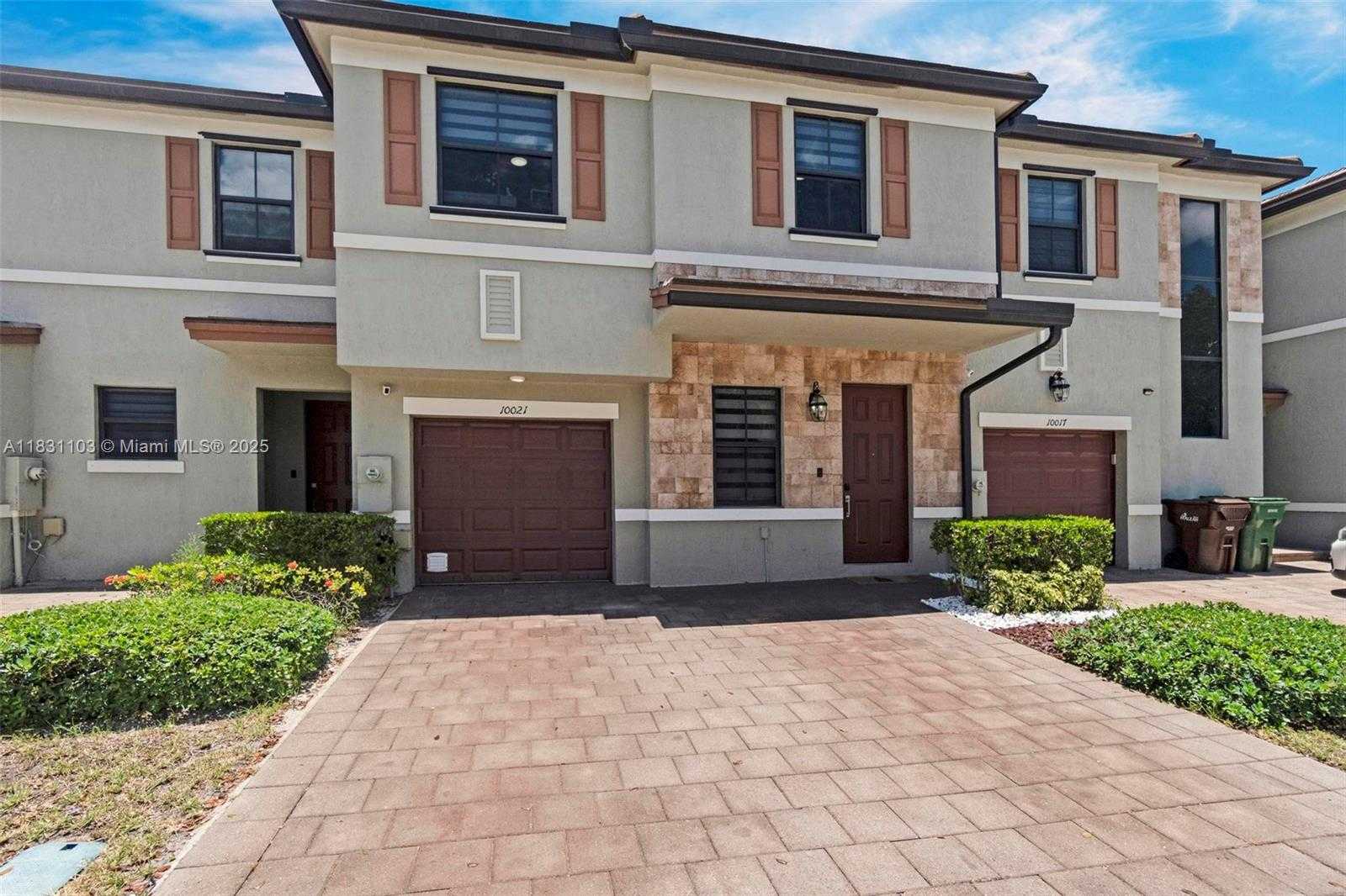 Small Image of 10021 WEST 32ND LN, Hialeah Number 52