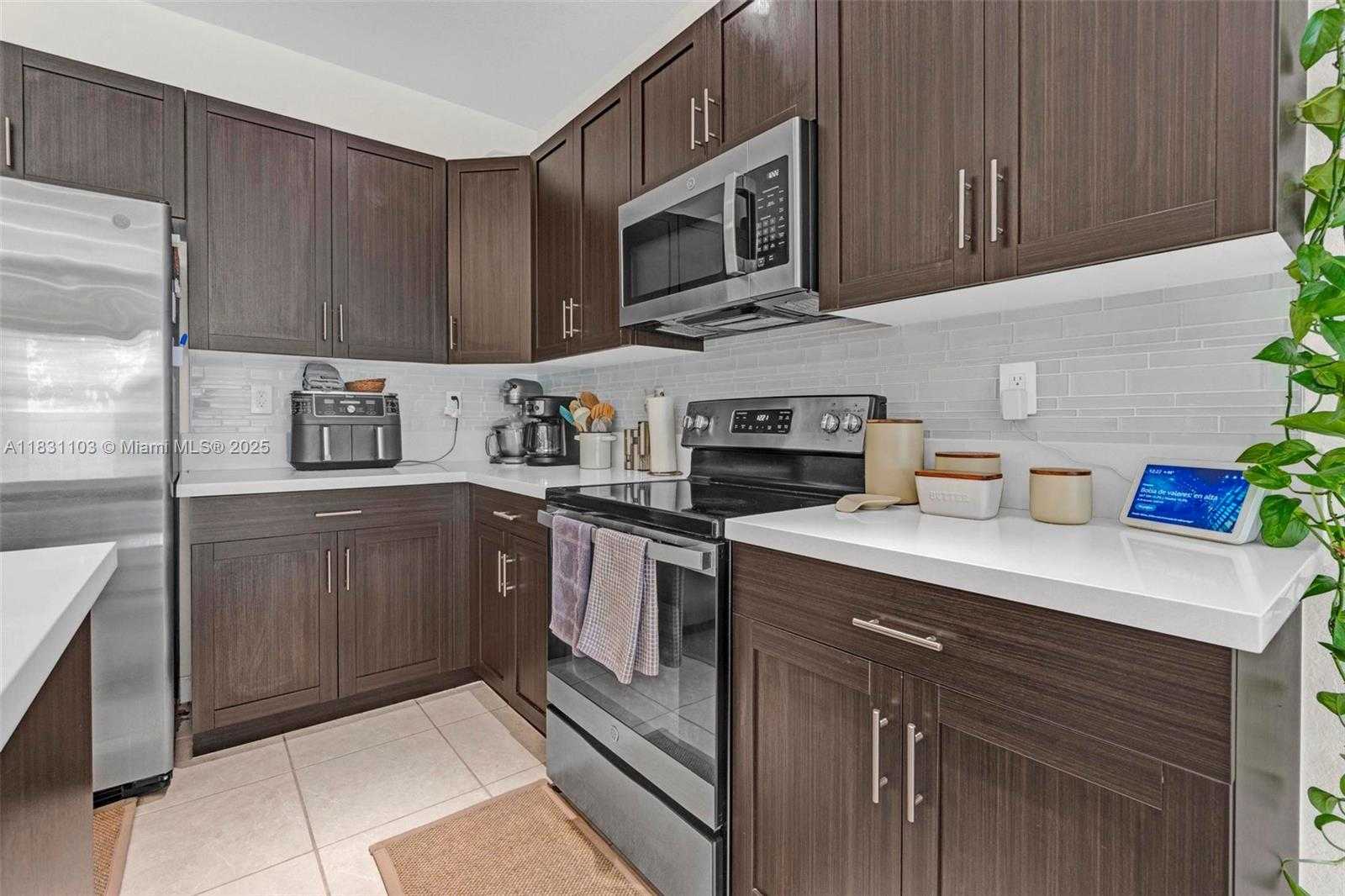 Small Image of 10021 WEST 32ND LN, Hialeah Number 7