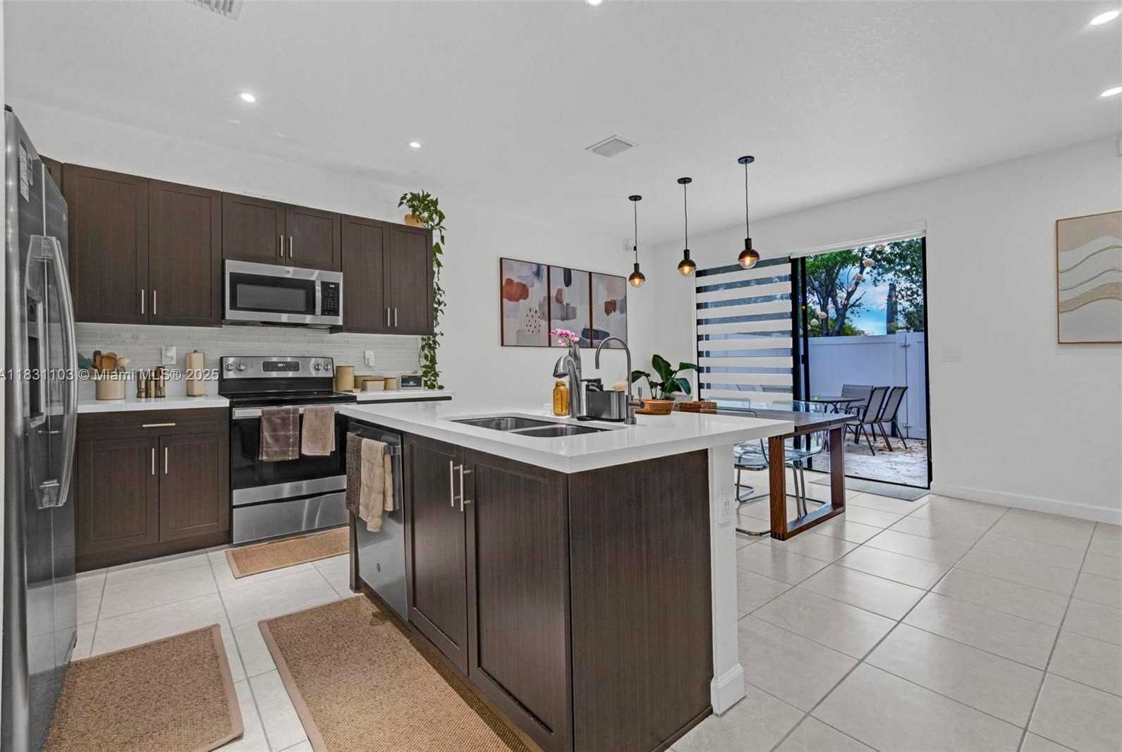 Small Image of 10021 WEST 32ND LN, Hialeah Number 8