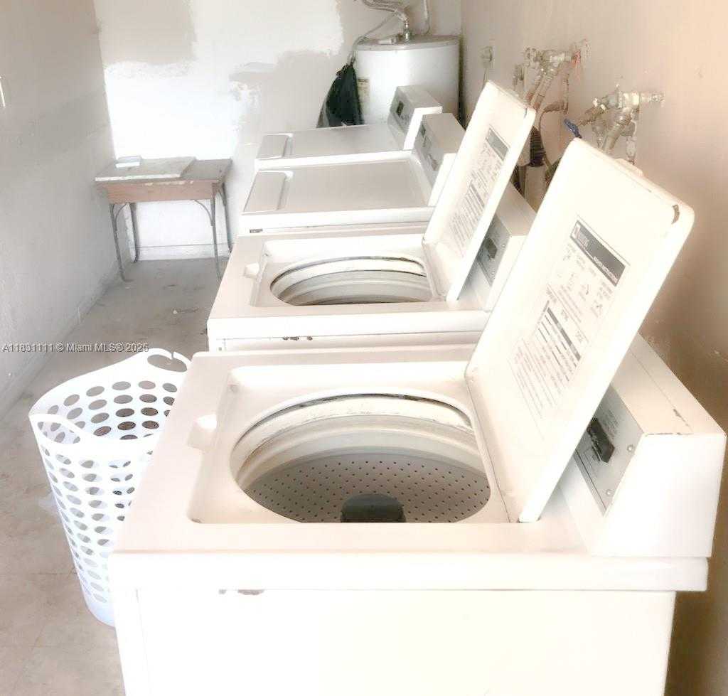 Small Image of 304 NE 30th Ct, Pompano Beach, FL 33064, USA Number 14