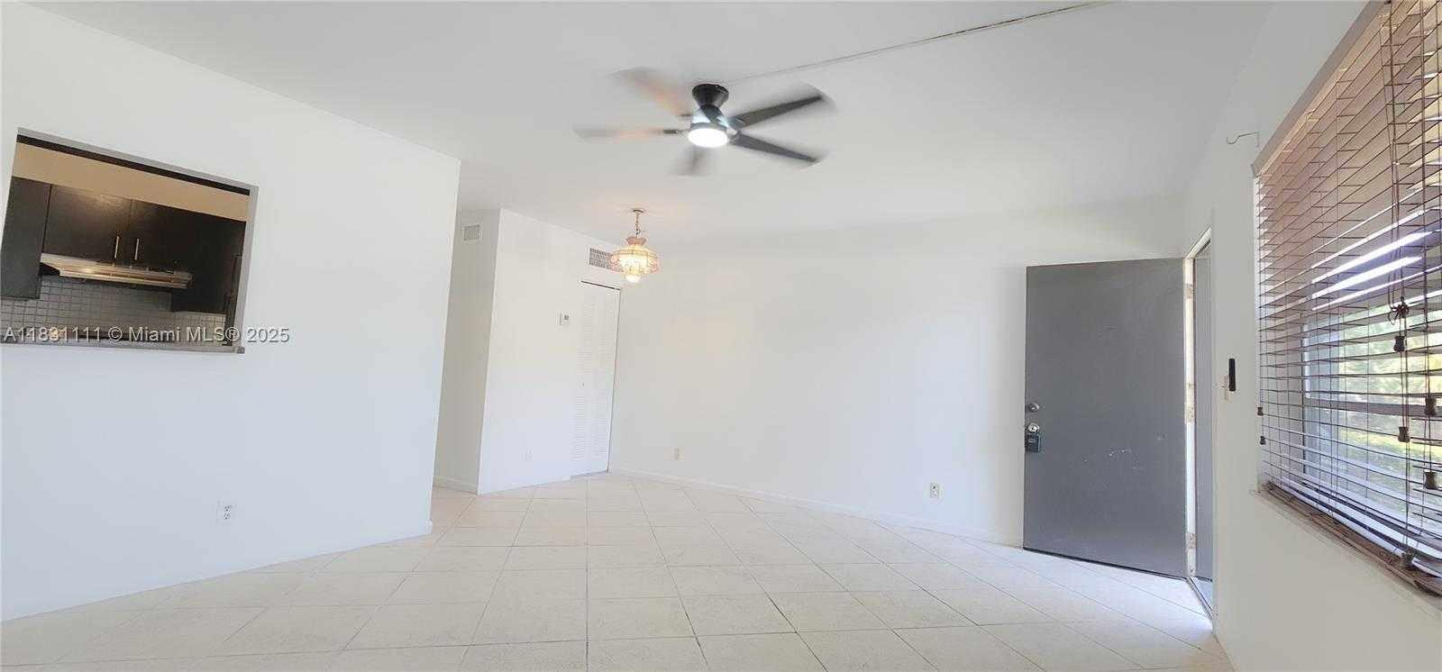 Small Image of 304 NE 30th Ct, Pompano Beach, FL 33064, USA Number 2