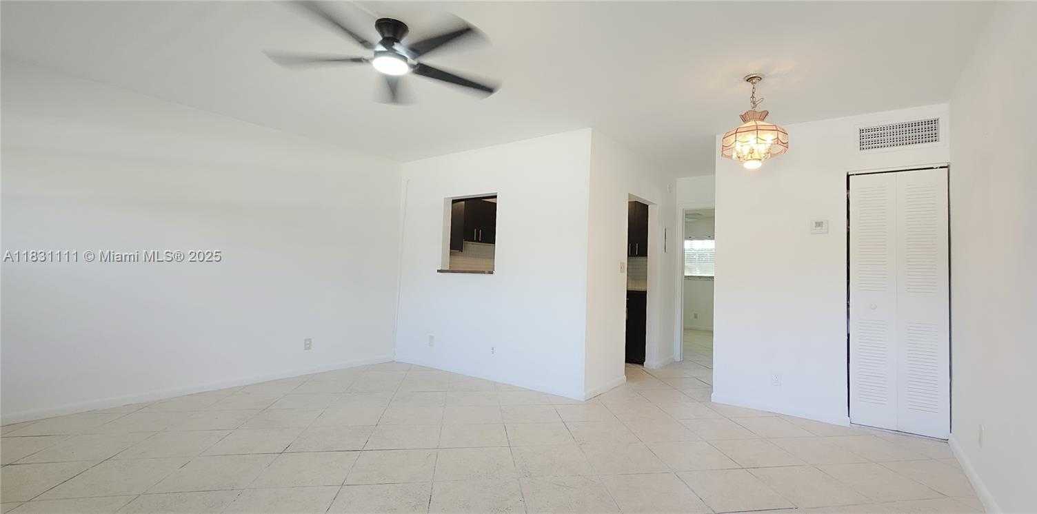 Small Image of 304 NE 30th Ct, Pompano Beach, FL 33064, USA Number 4
