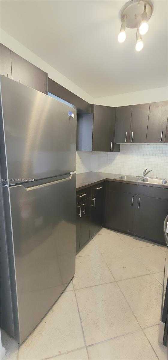 Small Image of 304 NE 30th Ct, Pompano Beach, FL 33064, USA Number 7