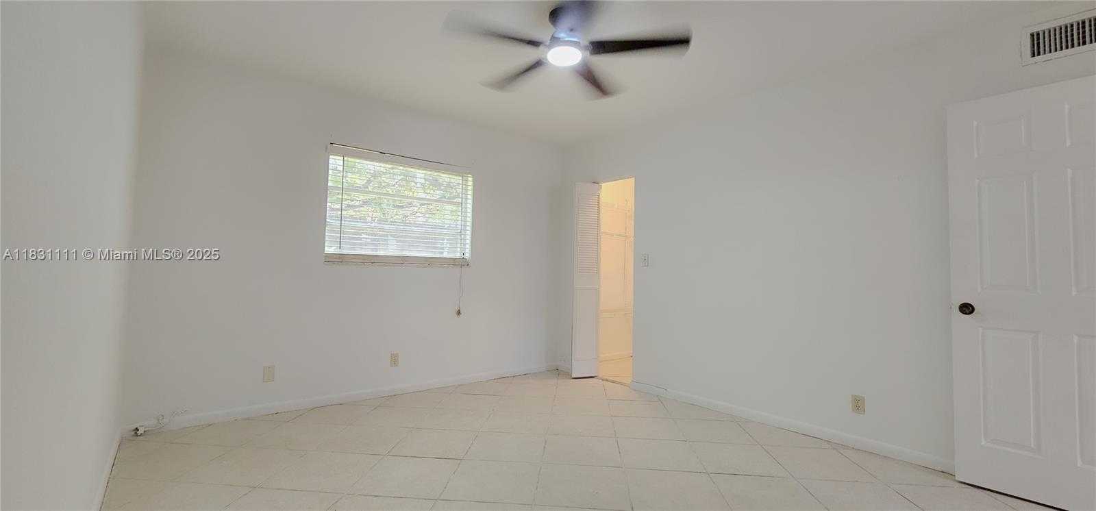 Small Image of 304 NE 30th Ct, Pompano Beach, FL 33064, USA Number 8