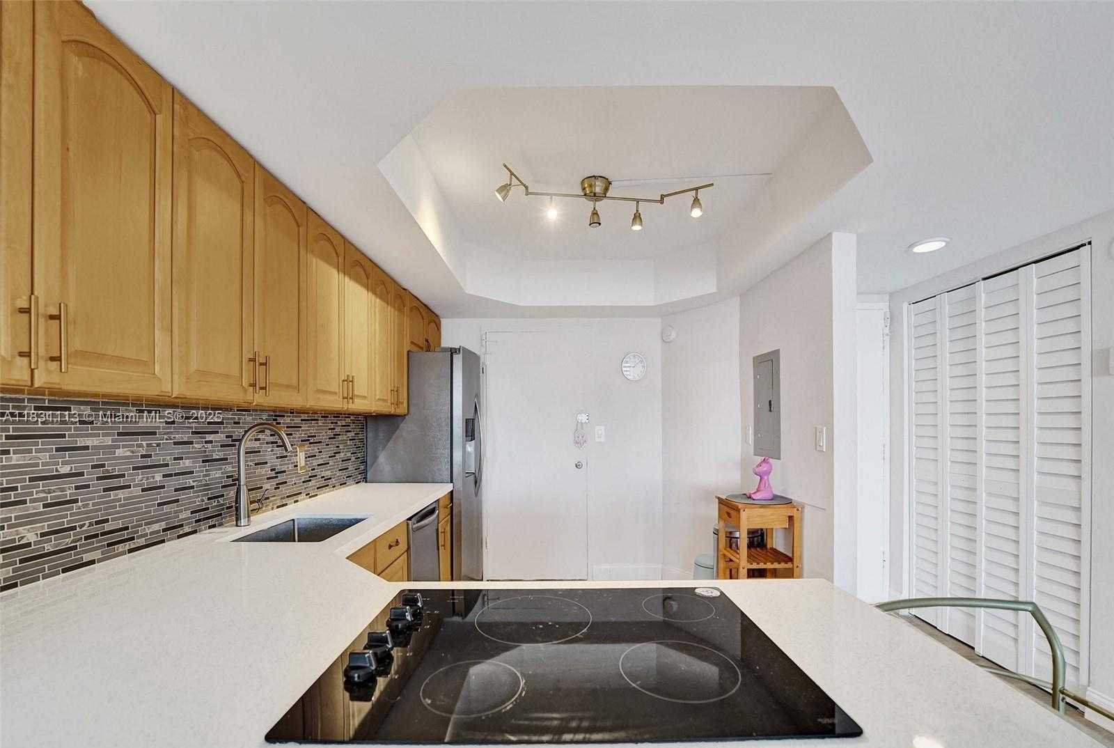 Small Image of 1351 NORTH EAST MIAMI GARDENS DR #203E, Miami Number 3
