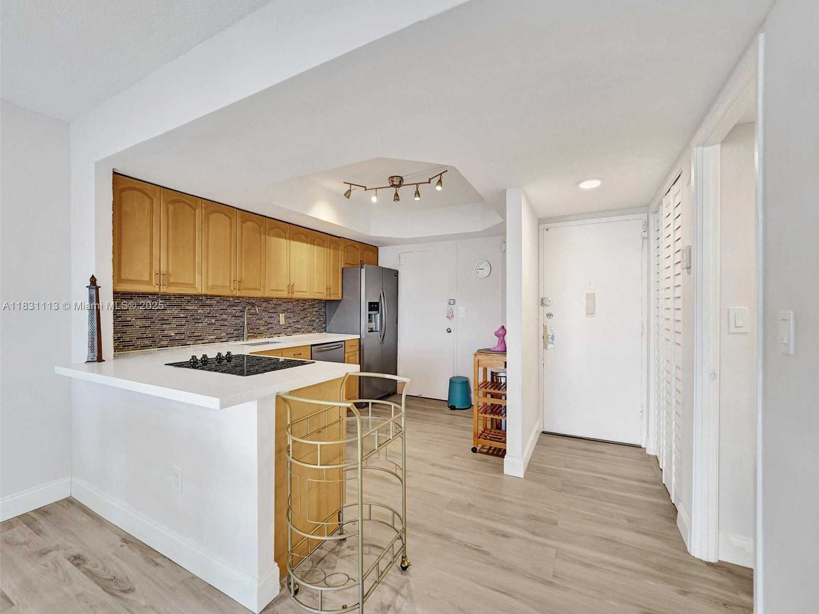 Small Image of 1351 NORTH EAST MIAMI GARDENS DR #203E, Miami Number 5