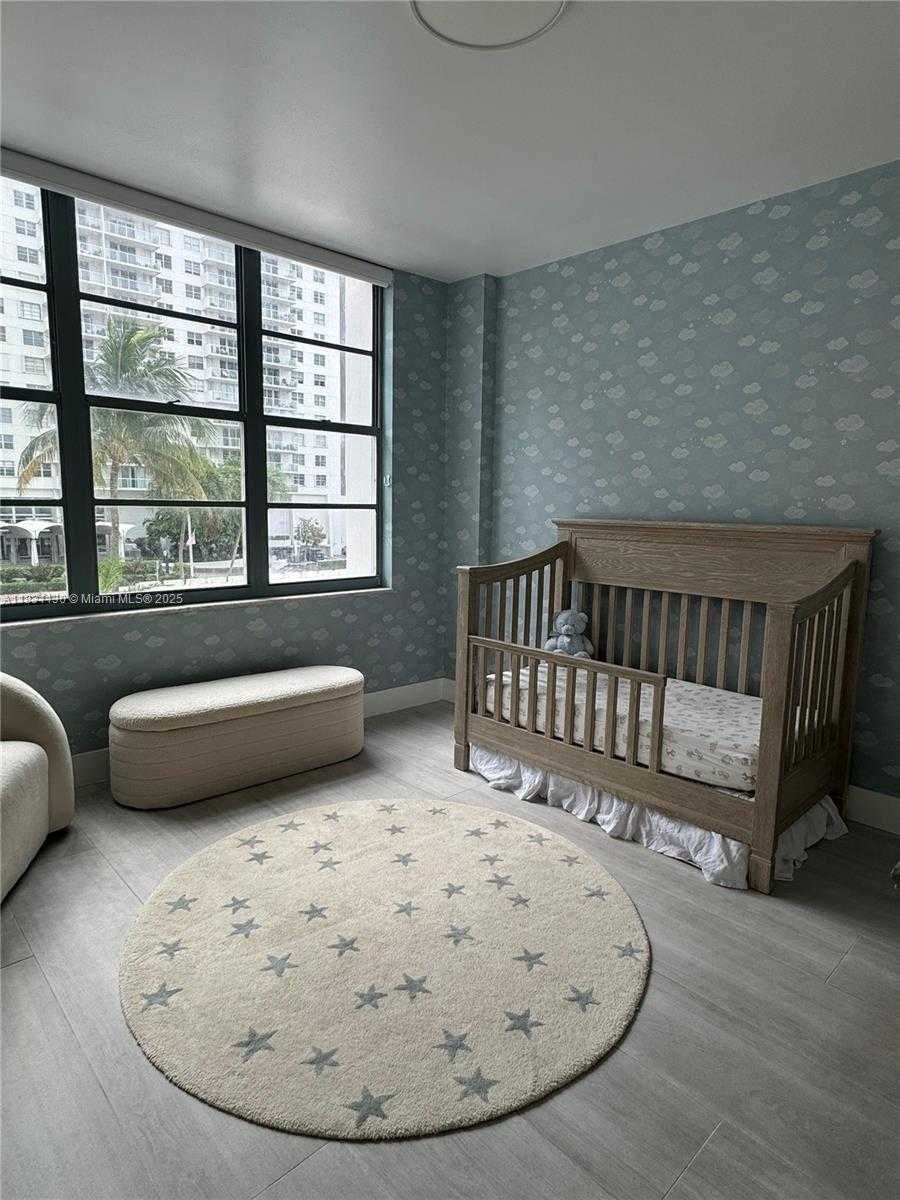 Small Image of 5700 COLLINS AVE #3C, Miami Beach Number 15