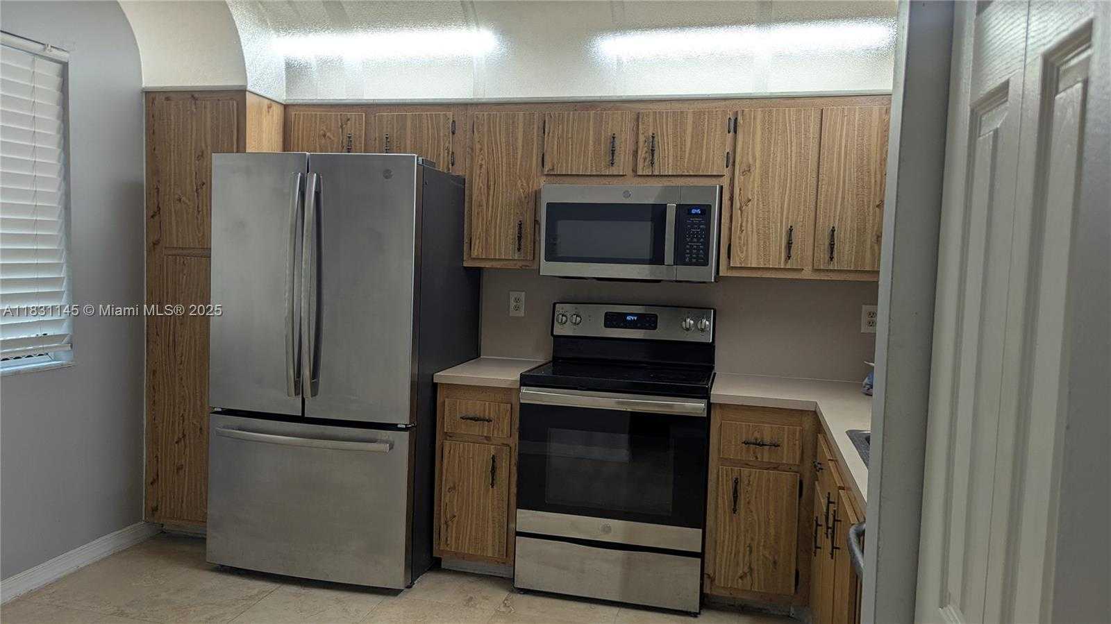 Small Image of 491 IVES DAIRY RD #306-5, Miami Number 11