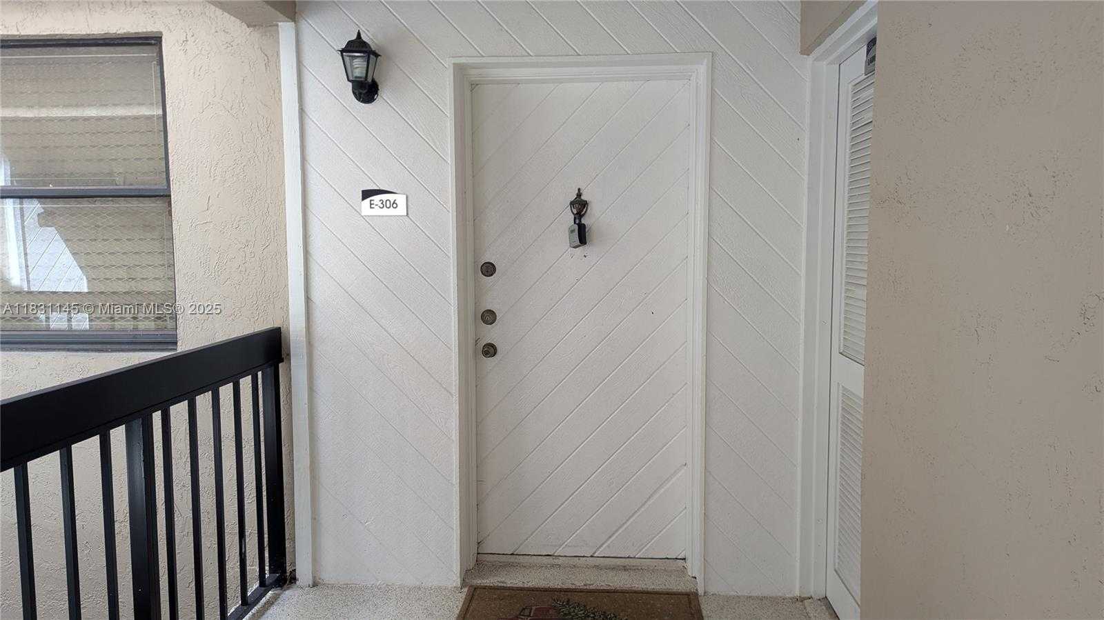 Small Image of 491 IVES DAIRY RD #306-5, Miami Number 13