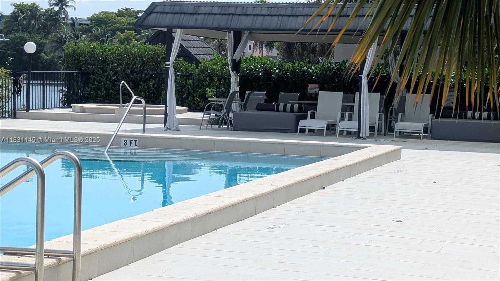 Small Image of 491 IVES DAIRY RD #306-5, Miami Number 15
