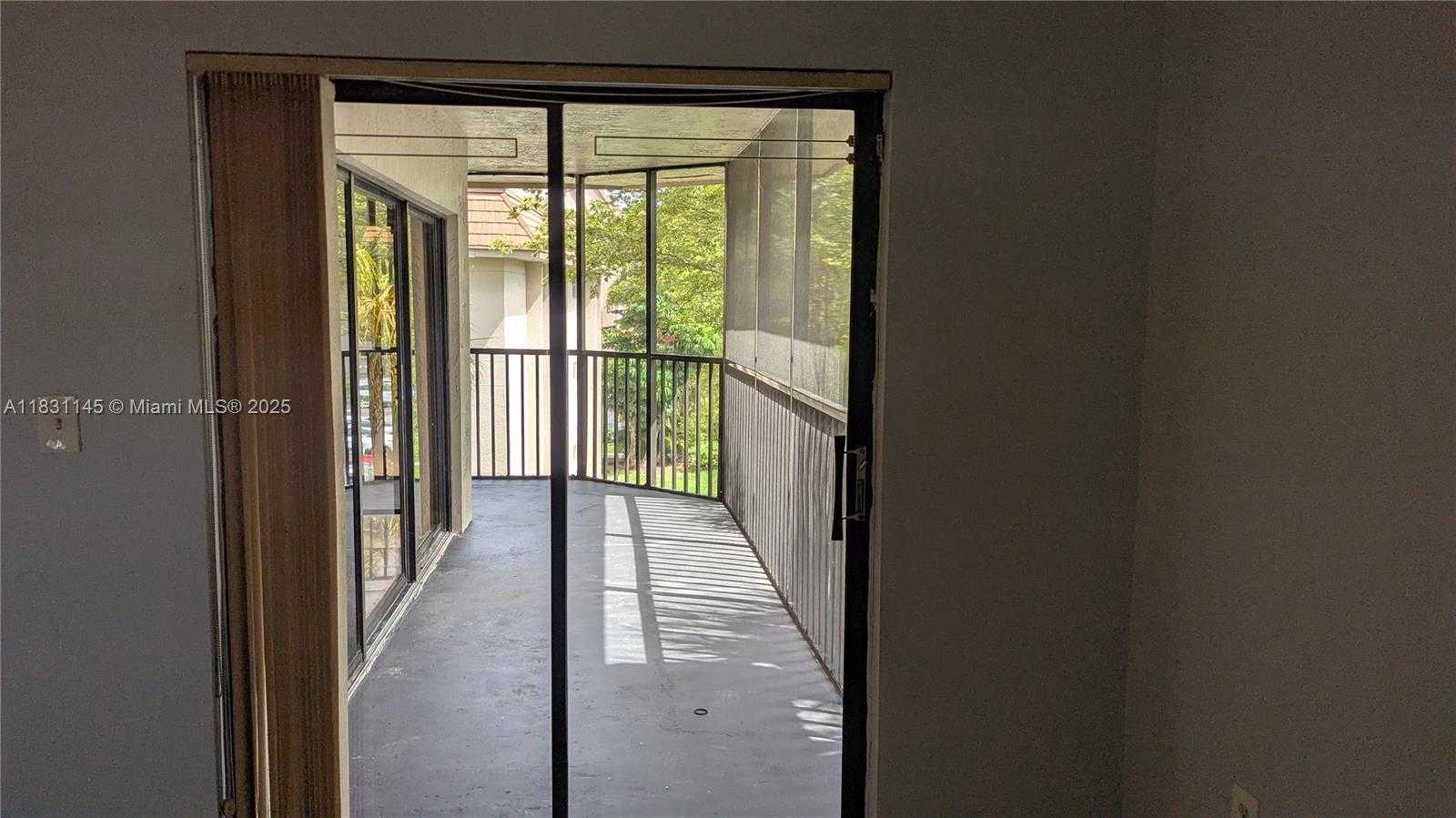 Small Image of 491 IVES DAIRY RD #306-5, Miami Number 2