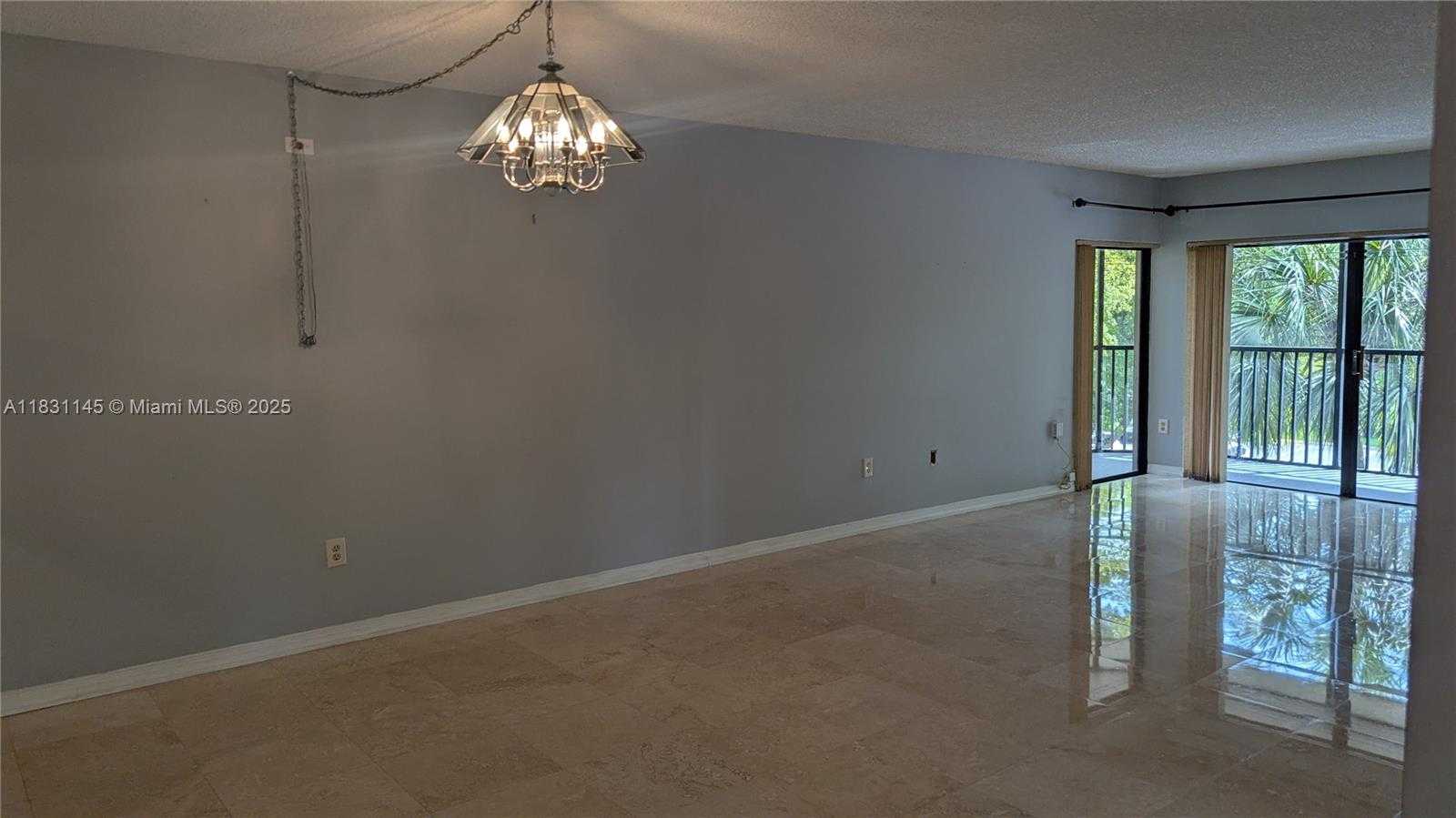 Small Image of 491 IVES DAIRY RD #306-5, Miami Number 4
