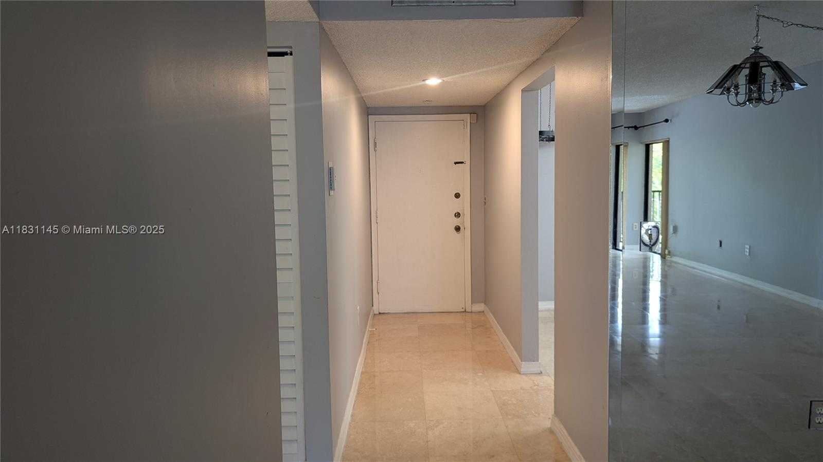 Small Image of 491 IVES DAIRY RD #306-5, Miami Number 5