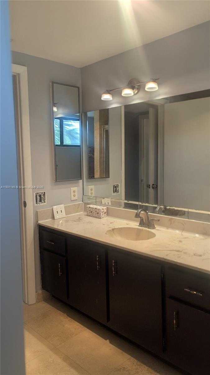 Small Image of 491 IVES DAIRY RD #306-5, Miami Number 9